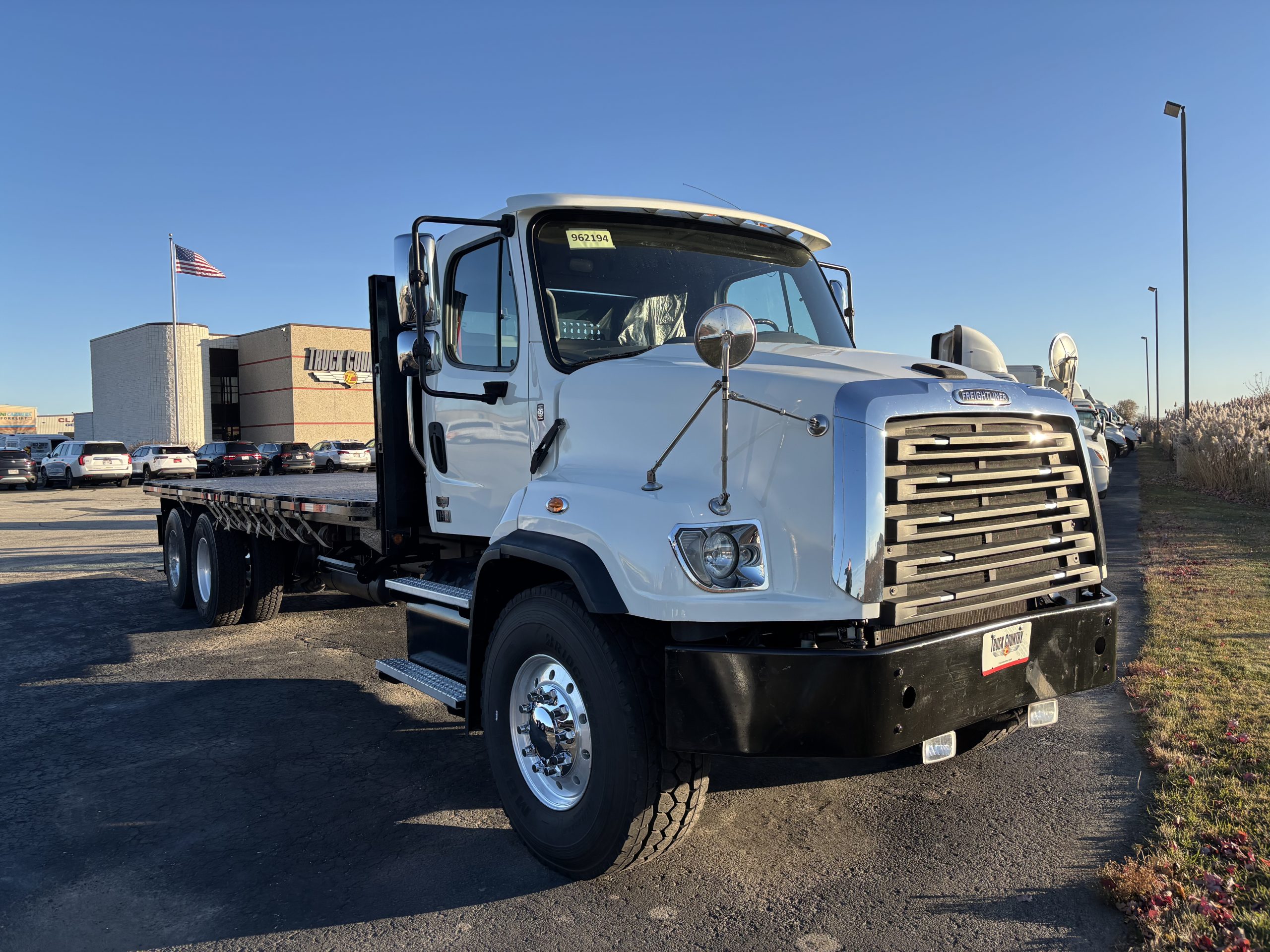 2018 Freightliner 114SD - image 3 of 6