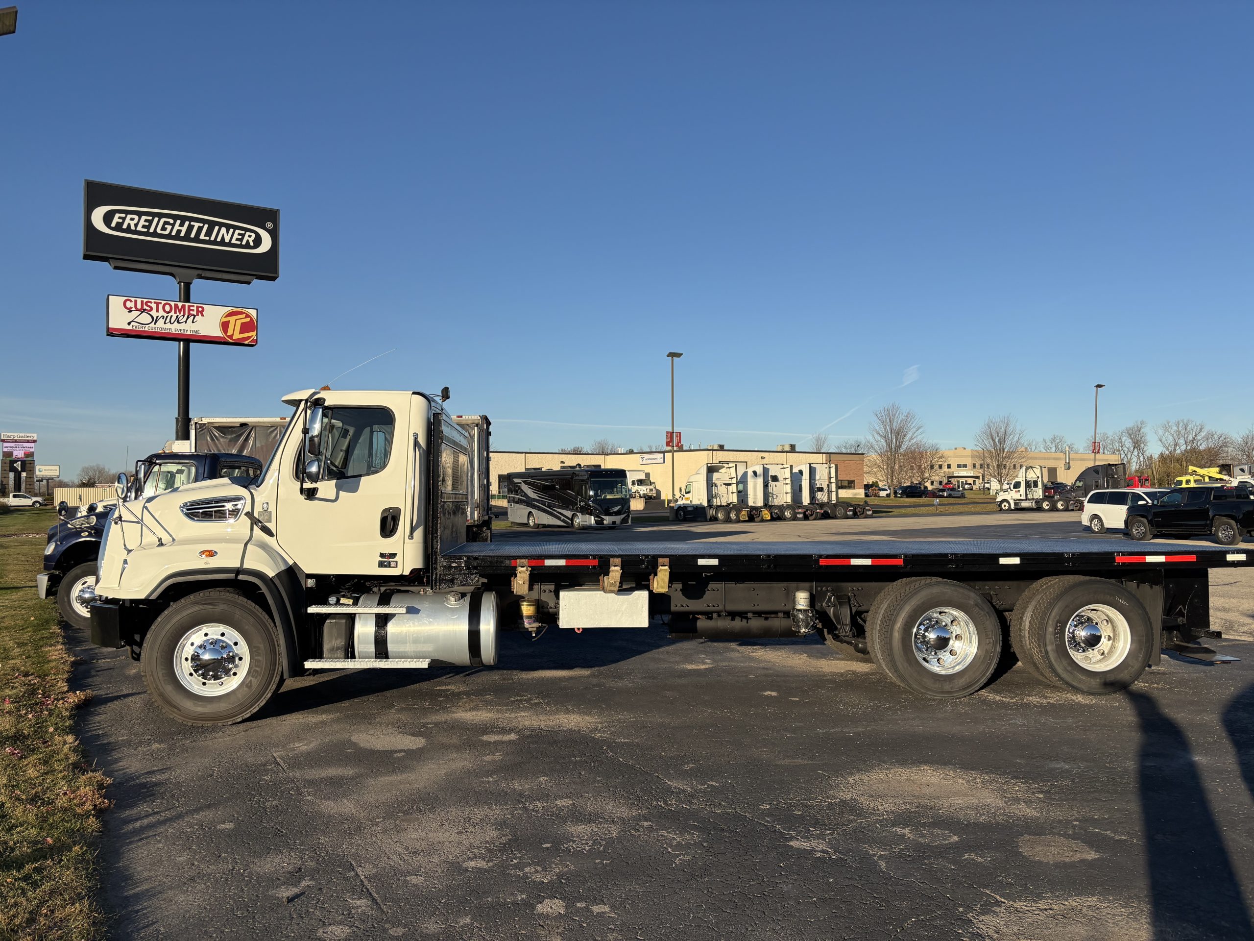 2018 Freightliner 114SD - image 5 of 6