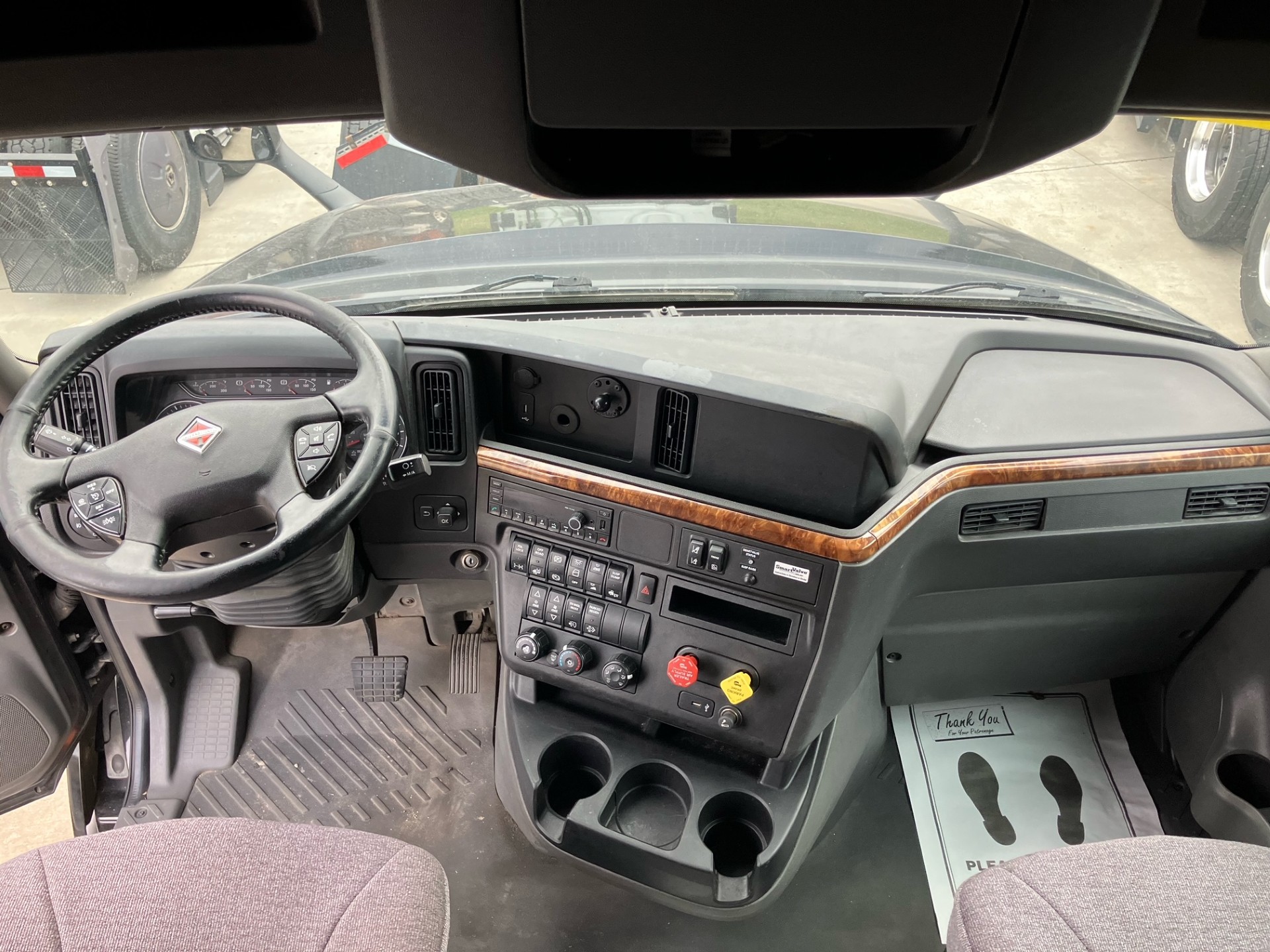 2022 International LT625 2022 International LT625 - image 1 of 6