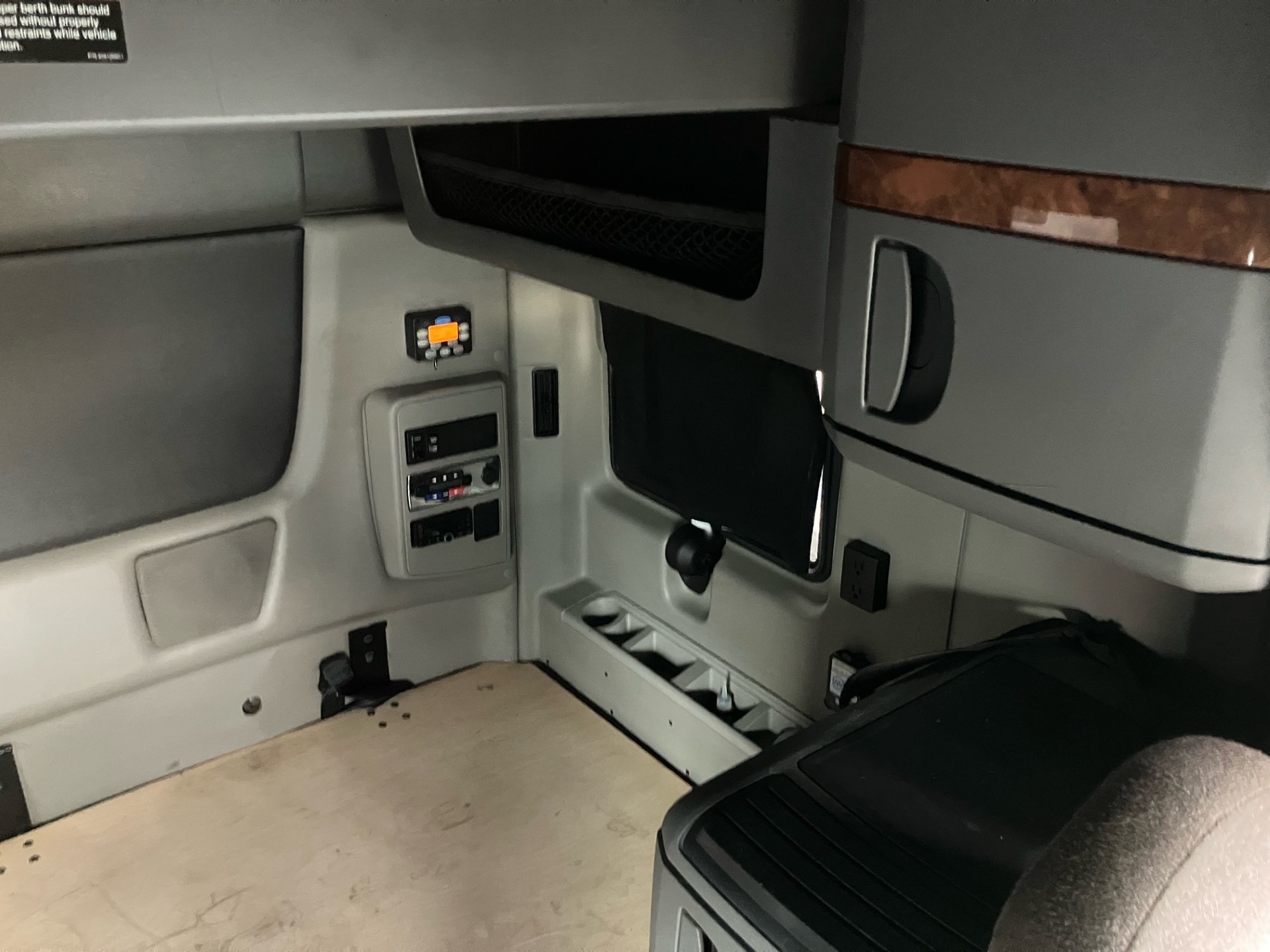 2022 International LT625 2022 International LT625 - image 5 of 6