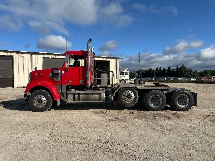 2019 Freightliner 122SD - image 2 of 3