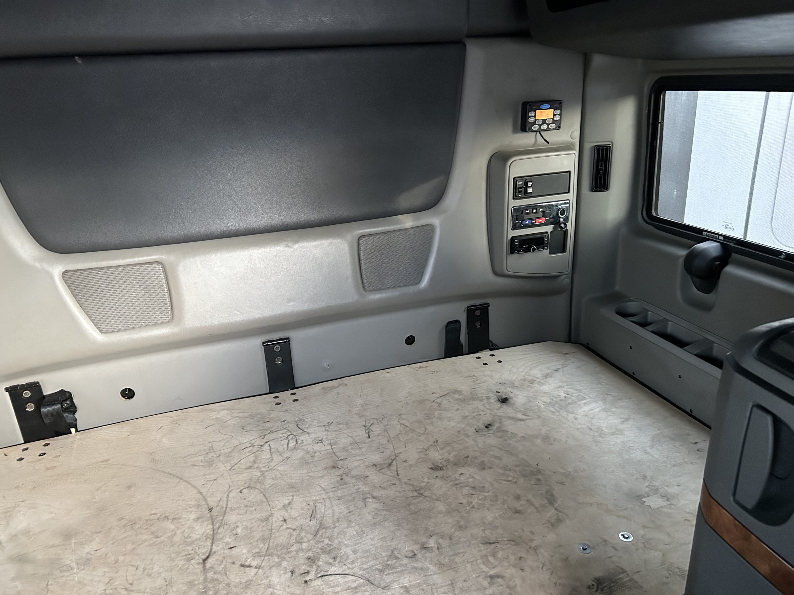 2022 International LT625 - image 6 of 6