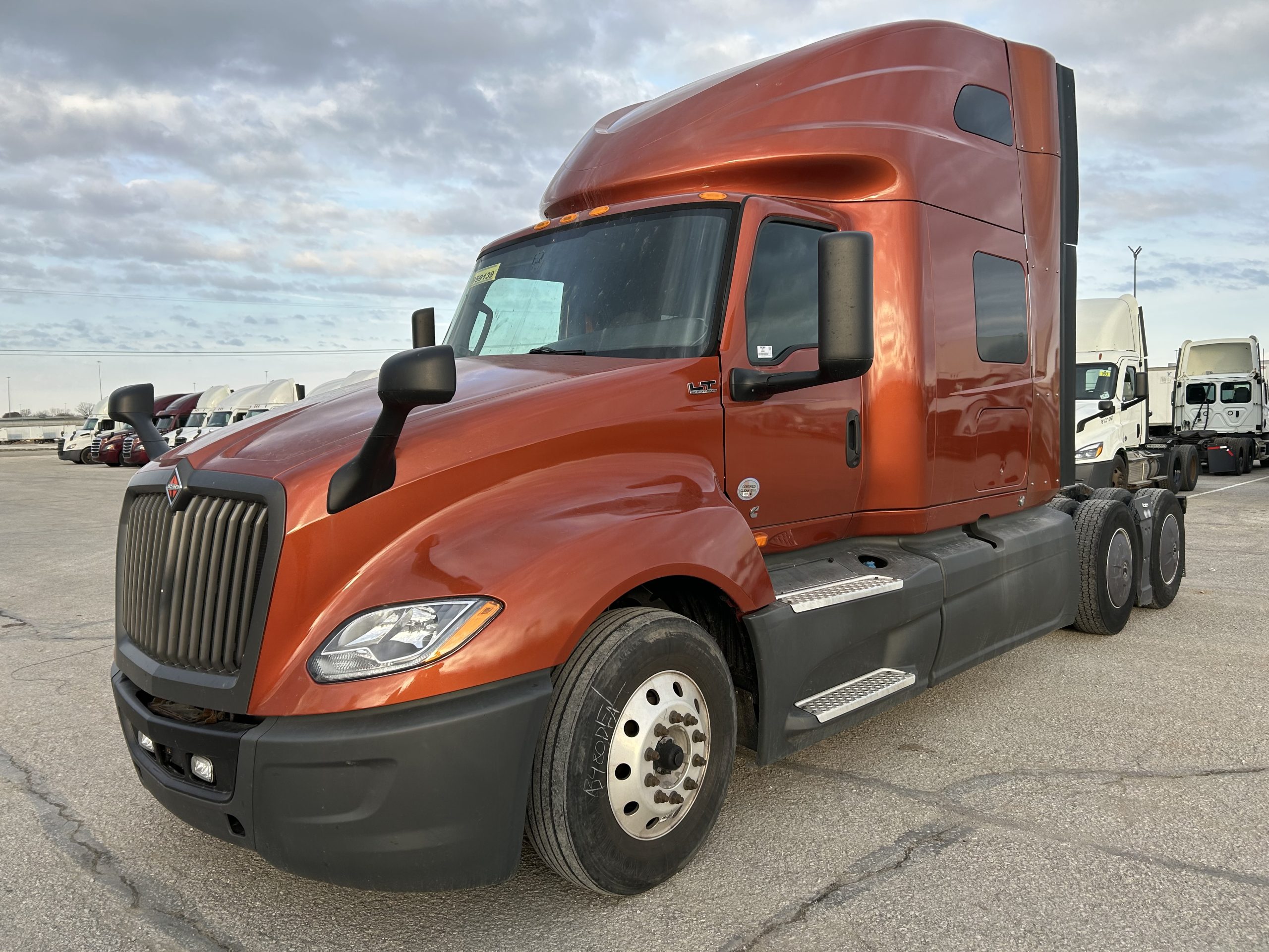 2022 International LT625 - image 1 of 6