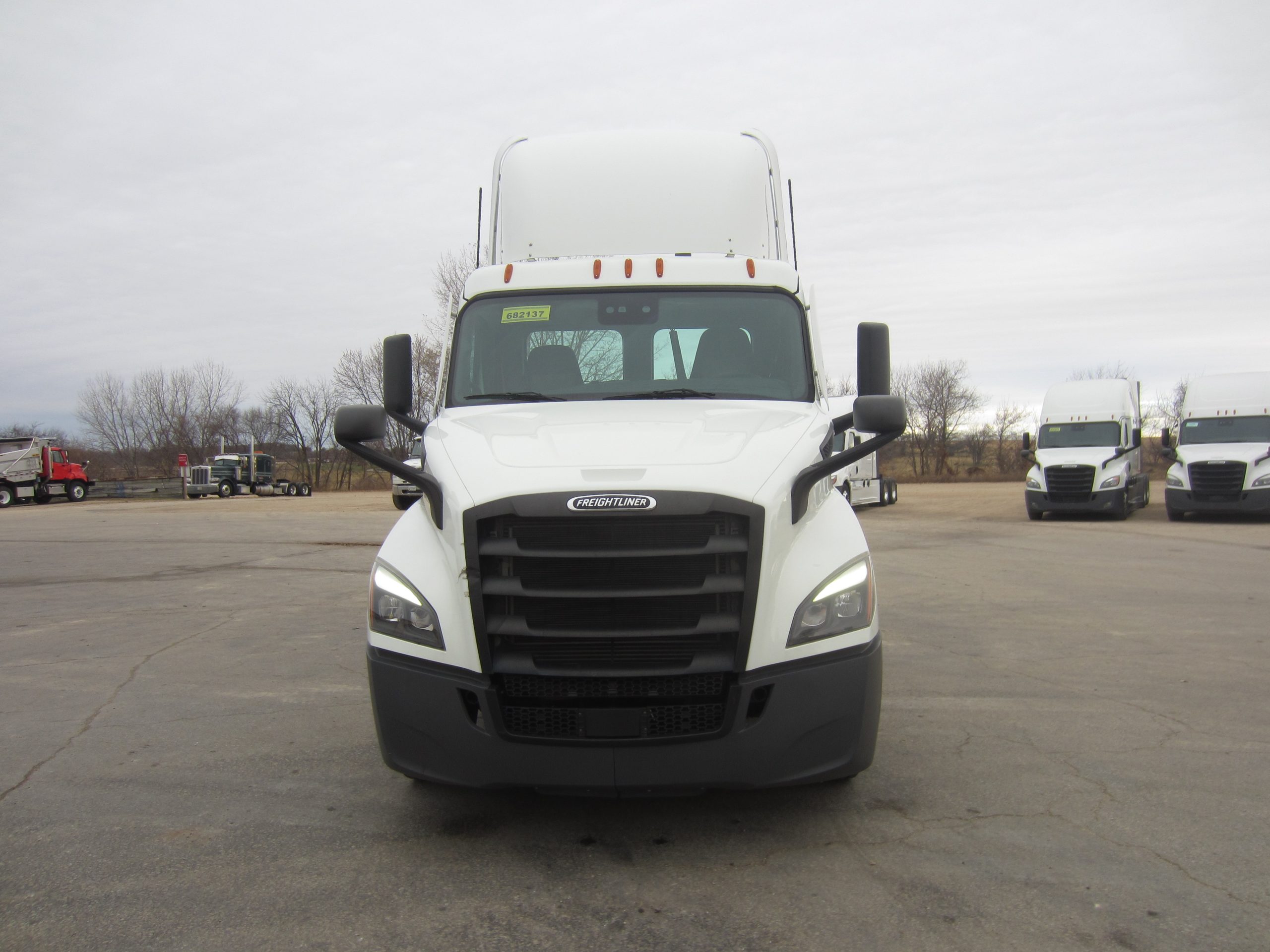 2021 Freightliner PE116 2021 Freightliner PE116 - image 2 of 6