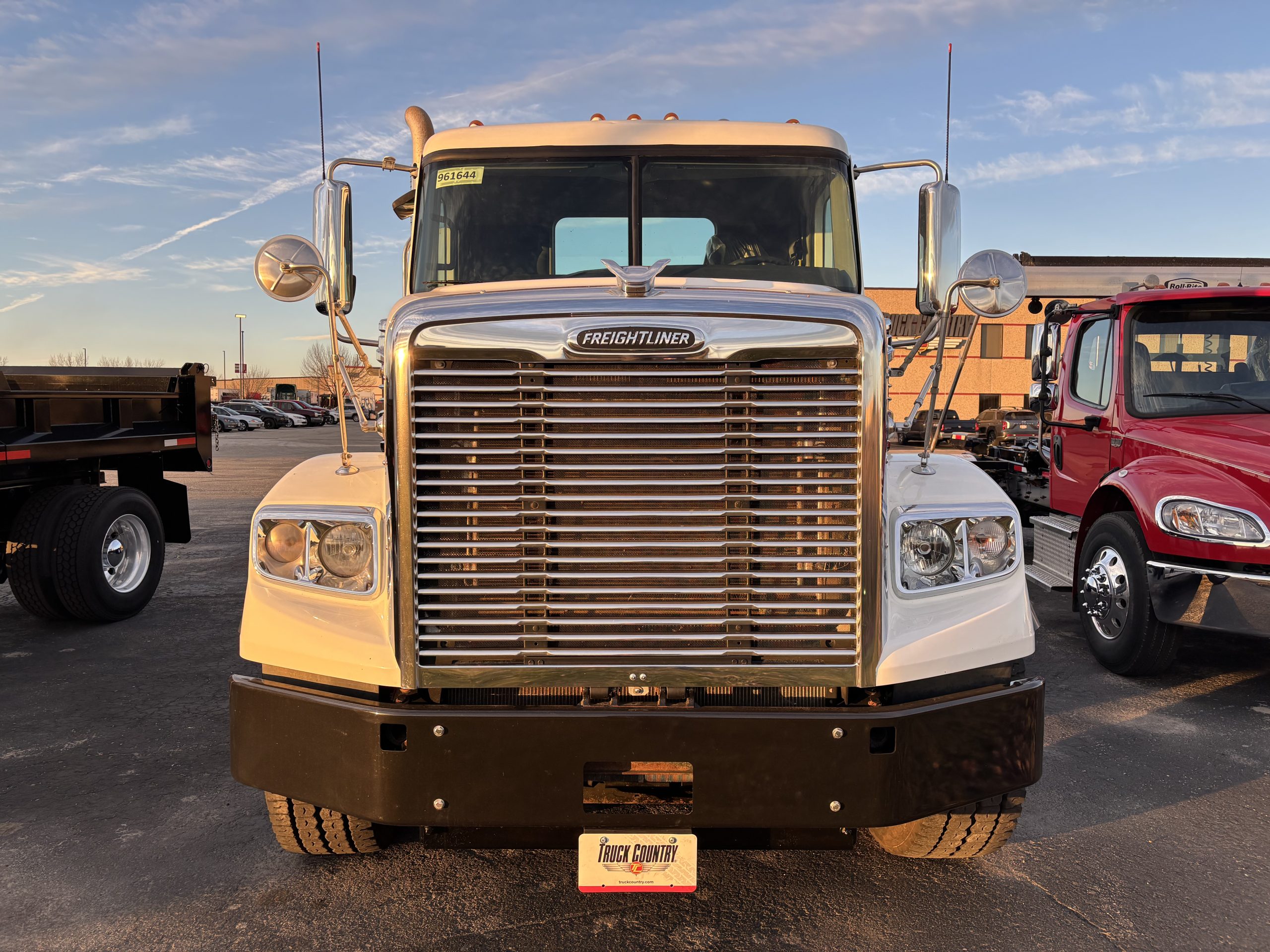 2014 Freightliner 122SD - image 2 of 6