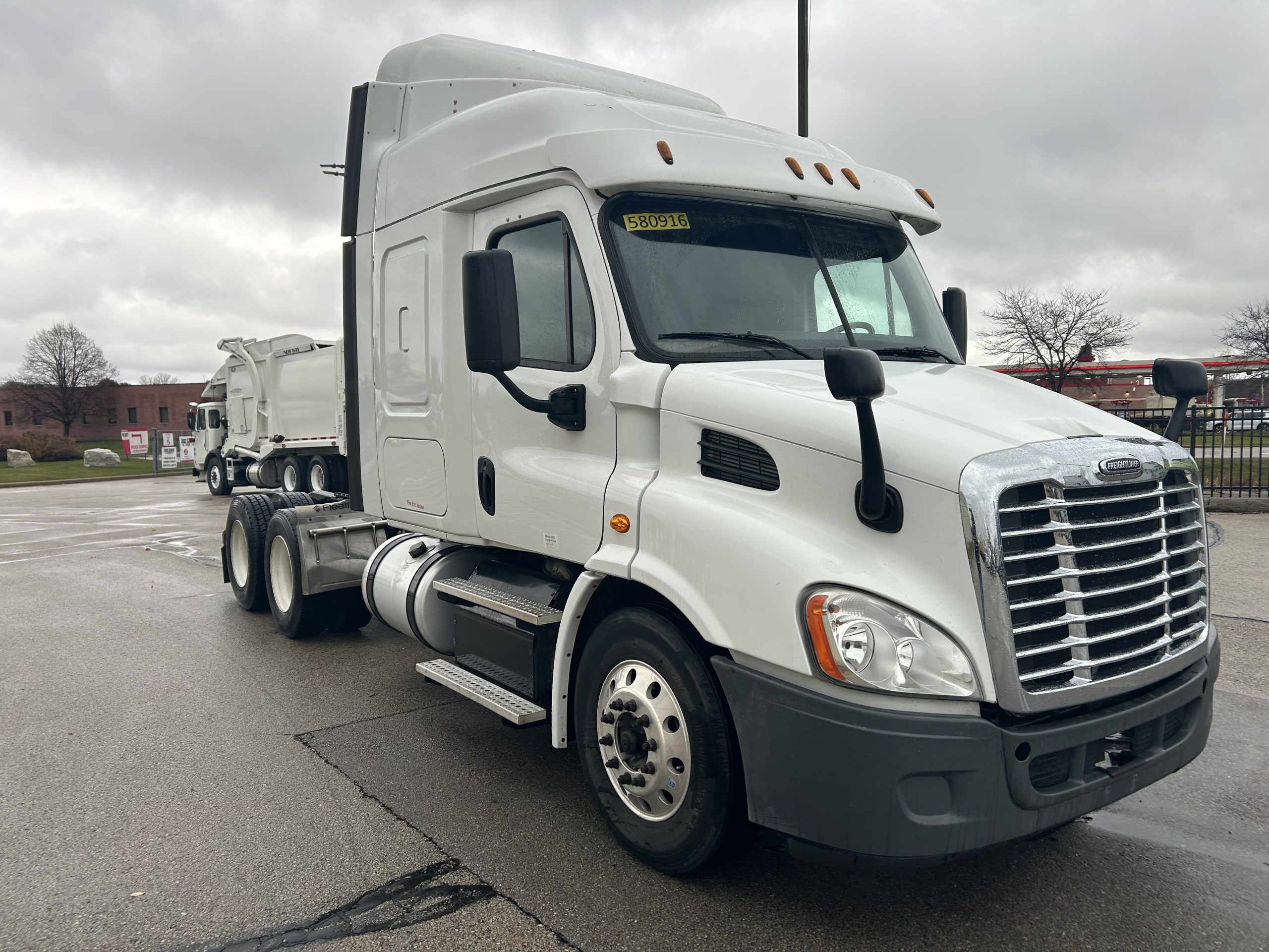 2018 Freightliner CA113 2018 Freightliner CA113 - image 3 of 6