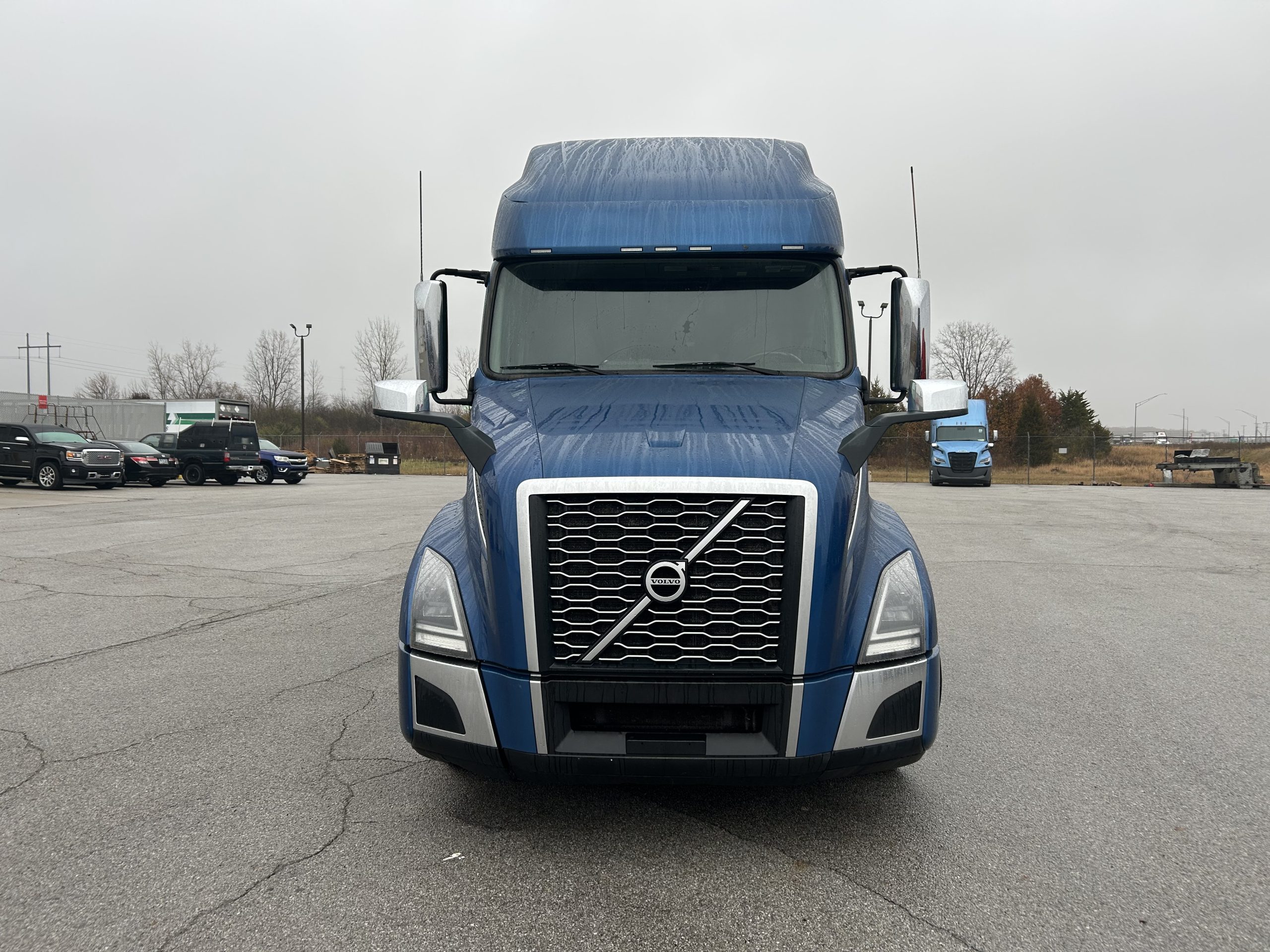 2022 Volvo VNL760 2022 Volvo VNL760 - image 2 of 6