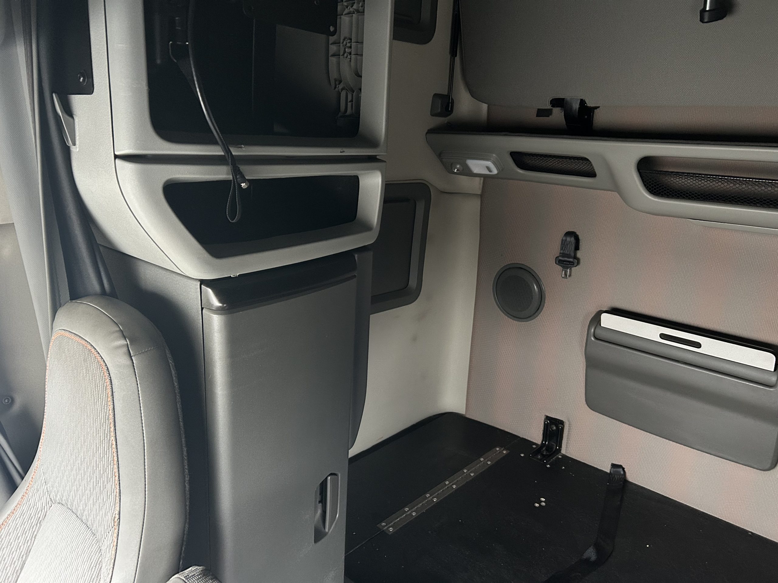 2022 Volvo VNL760 2022 Volvo VNL760 - image 6 of 6