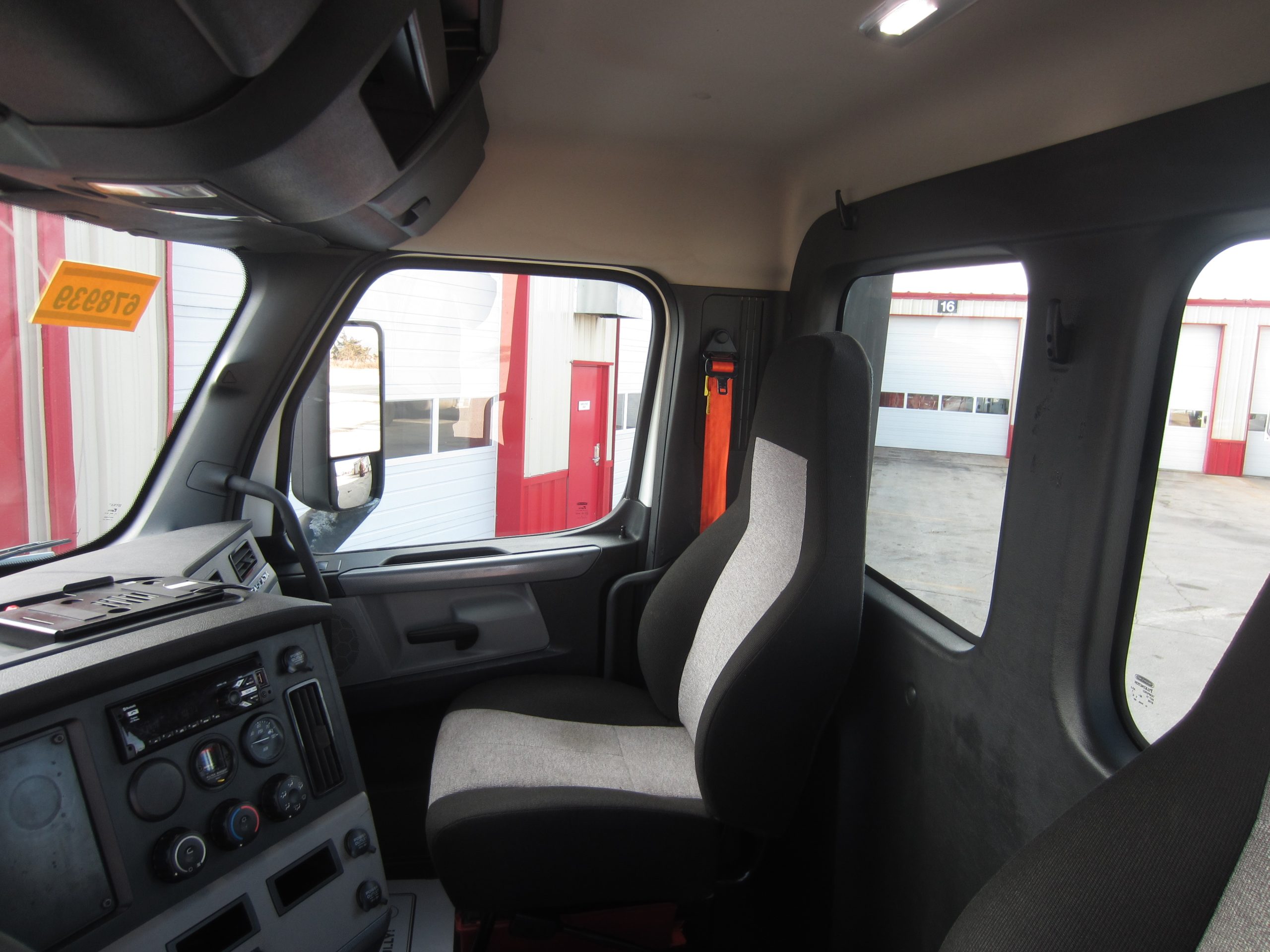 2021 Freightliner PE116 2021 Freightliner PE116 - image 6 of 6