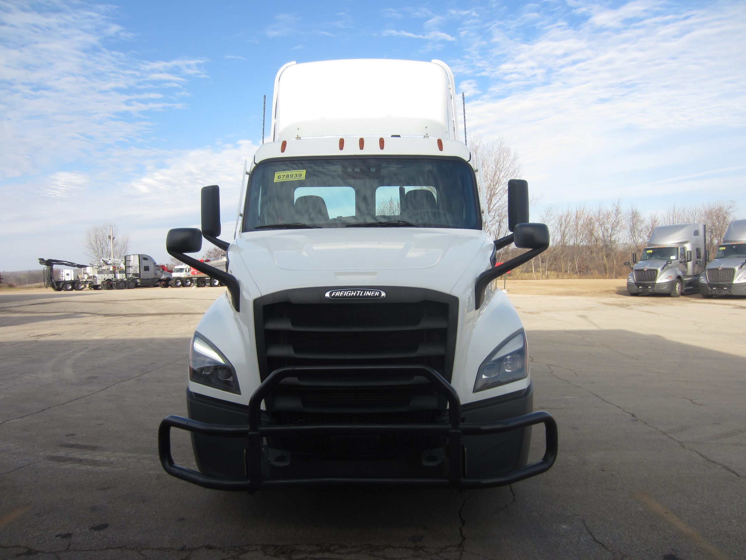 2021 Freightliner PE116 2021 Freightliner PE116 - image 2 of 6
