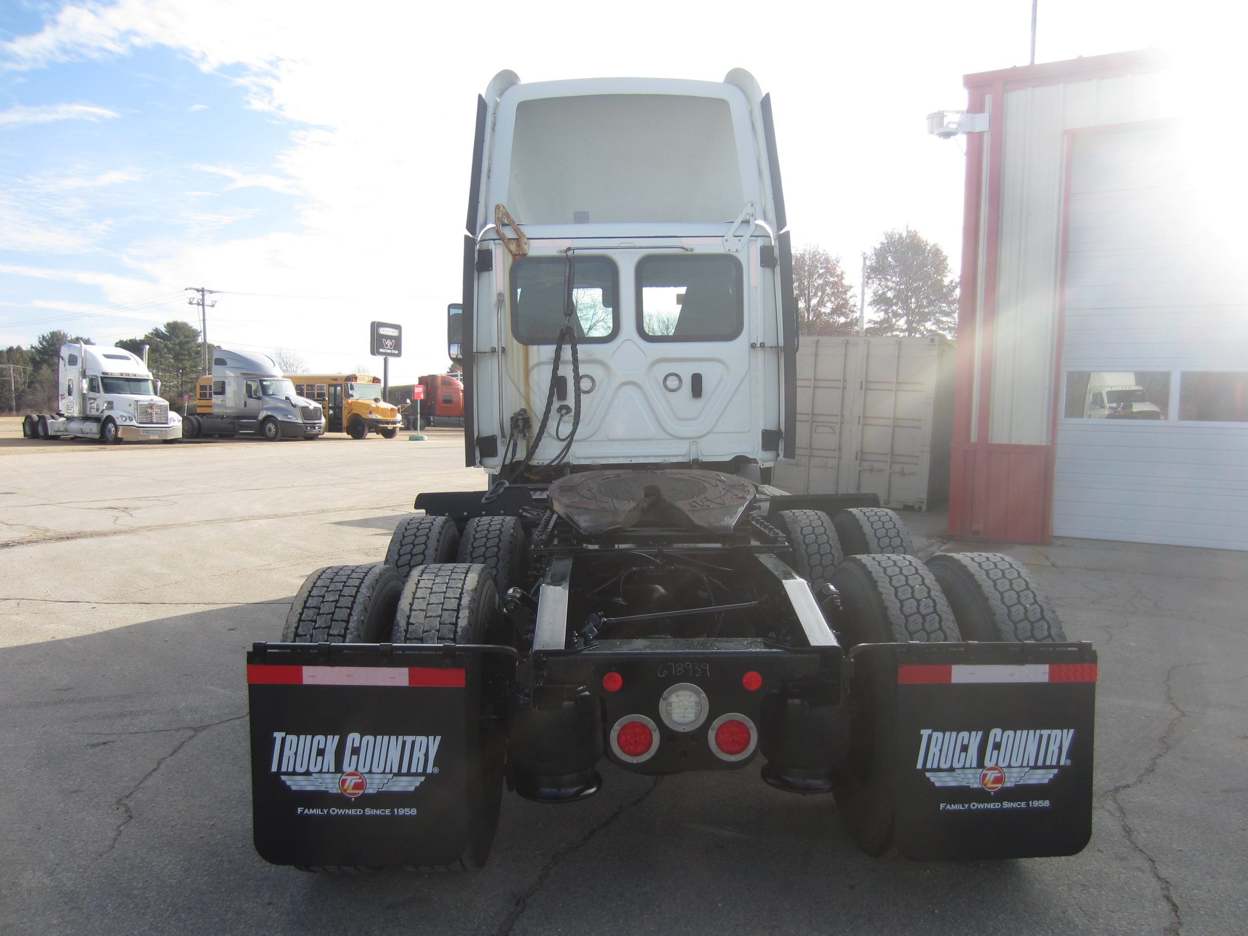 2021 Freightliner PE116 2021 Freightliner PE116 - image 4 of 6