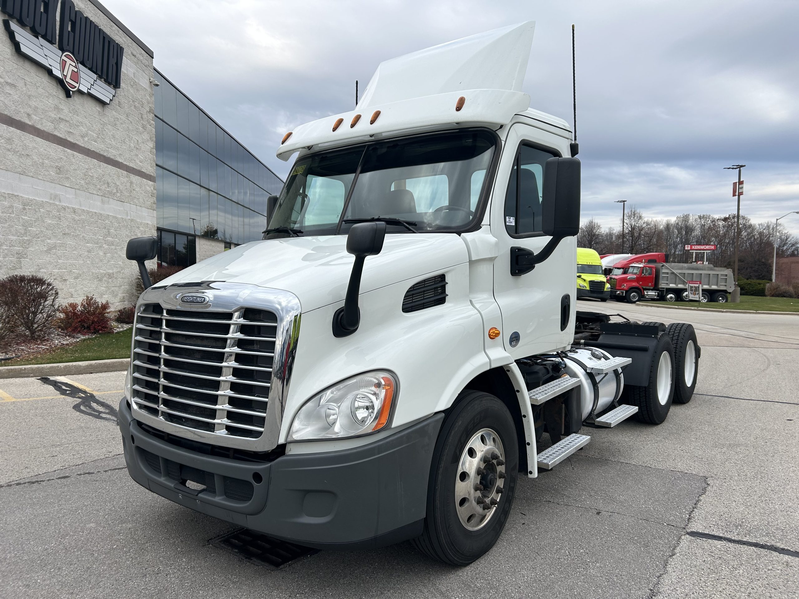 2018 Freightliner CA113 2018 Freightliner CA113 - image 1 of 6