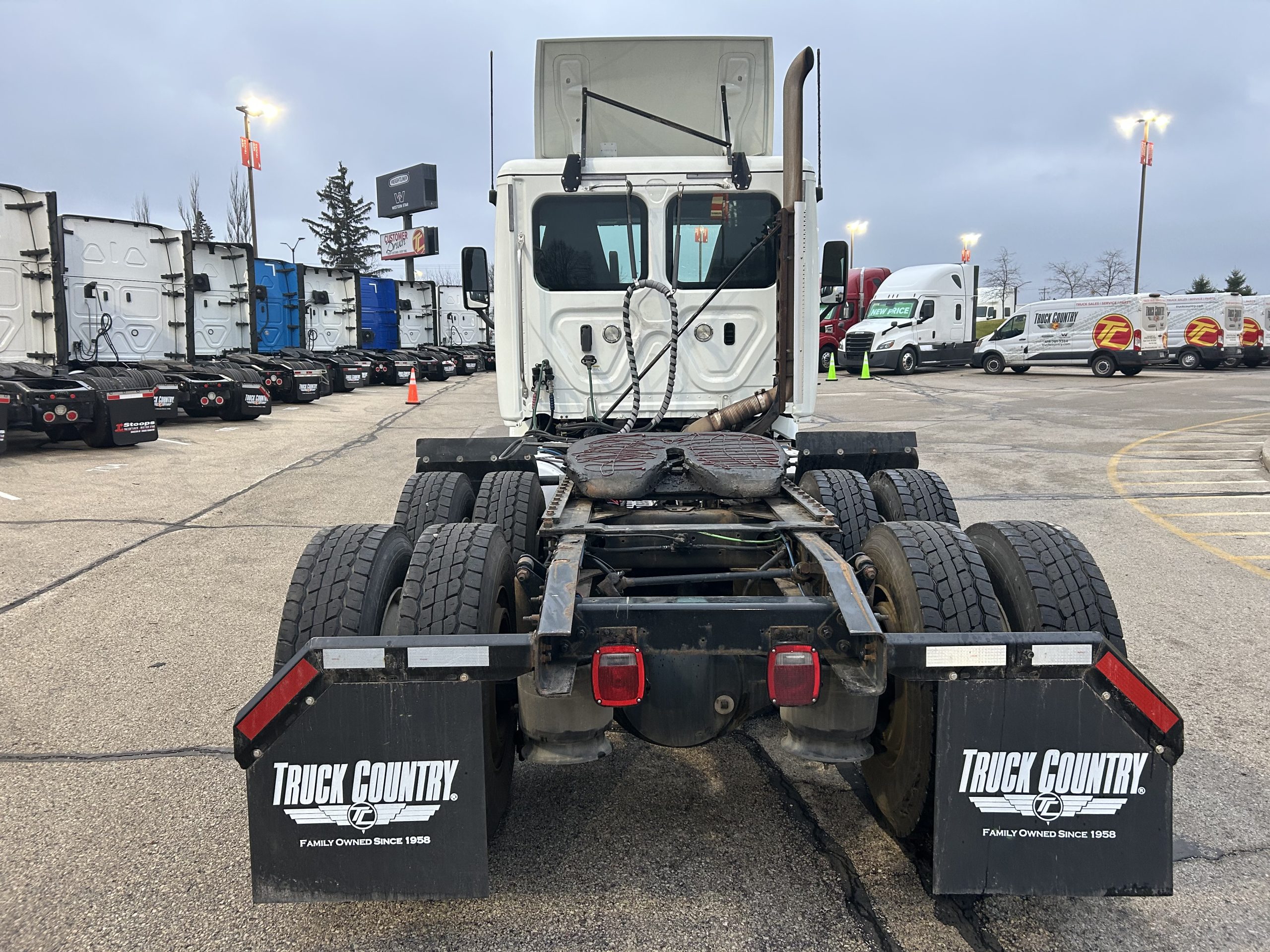 2020 Freightliner CA113 2020 Freightliner CA113 - image 5 of 6