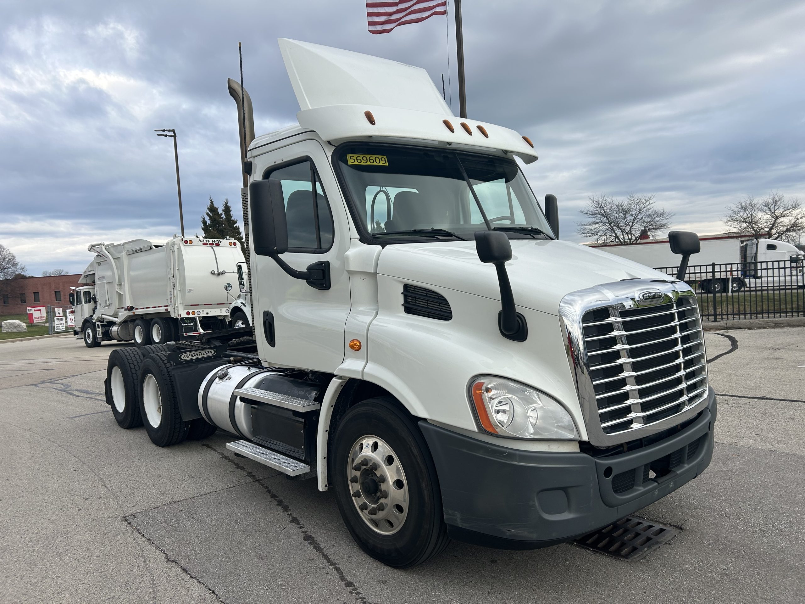 2018 Freightliner CA113 2018 Freightliner CA113 - image 3 of 6