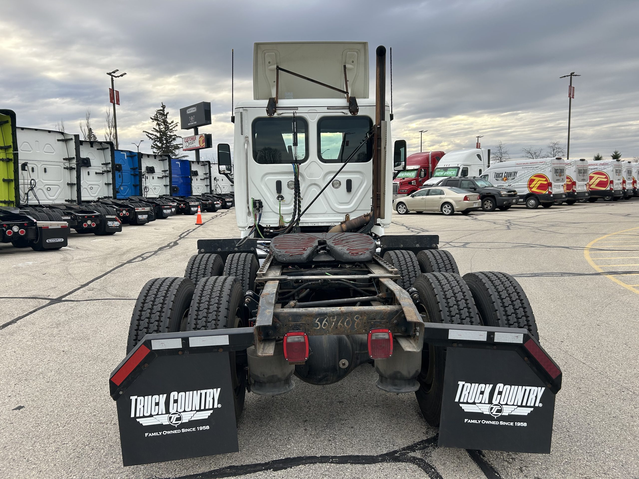 2018 Freightliner CA113 2018 Freightliner CA113 - image 4 of 6