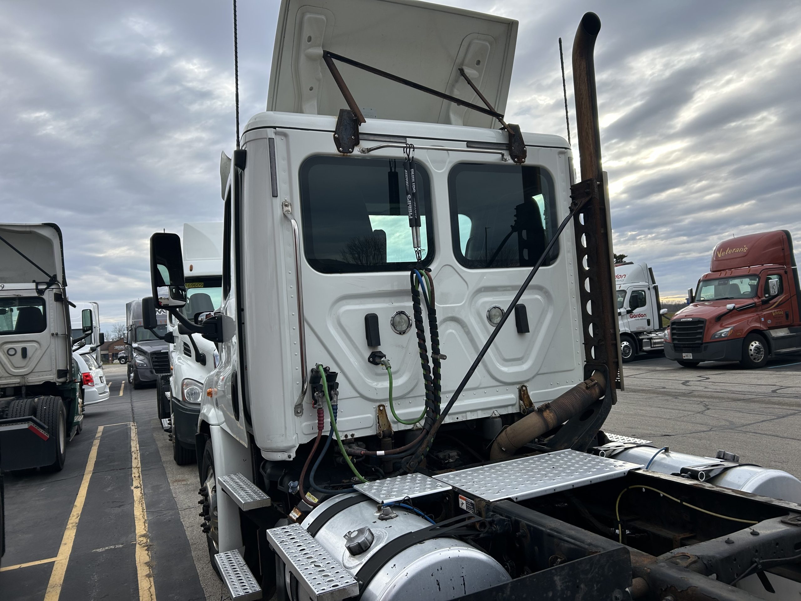 2018 Freightliner CA113 2018 Freightliner CA113 - image 5 of 6