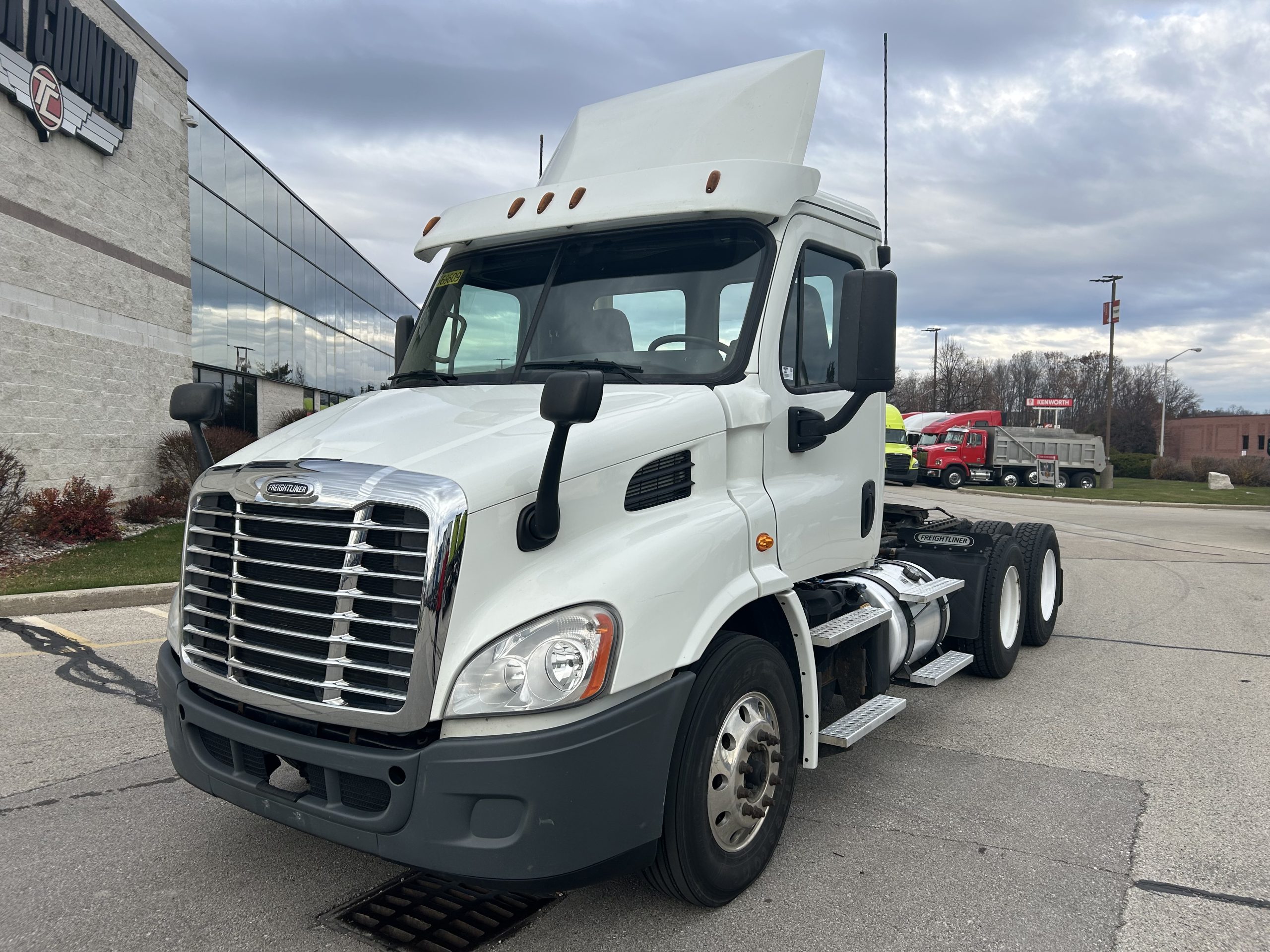 2018 Freightliner CA113 2018 Freightliner CA113 - image 1 of 6