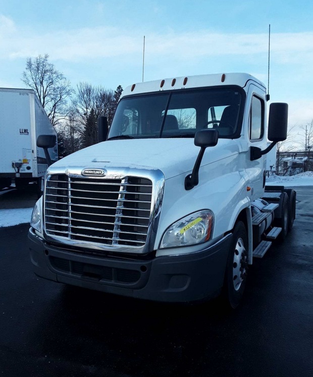 2017 Freightliner CA113 2017 Freightliner CA113 - image 1 of 1