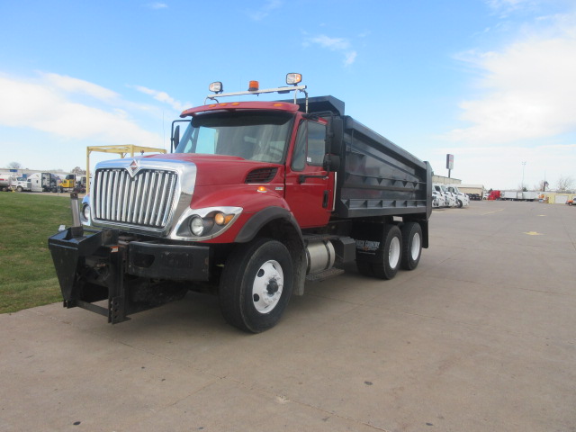 2011 International 7500SBA - image 1 of 6
