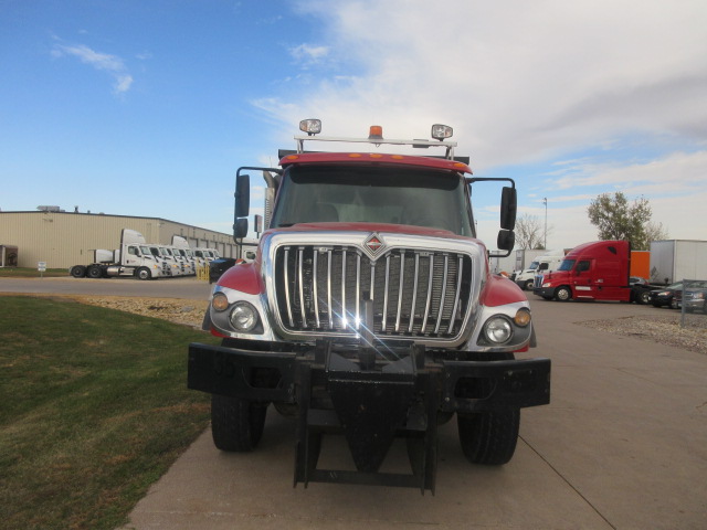 2011 International 7500SBA - image 2 of 6