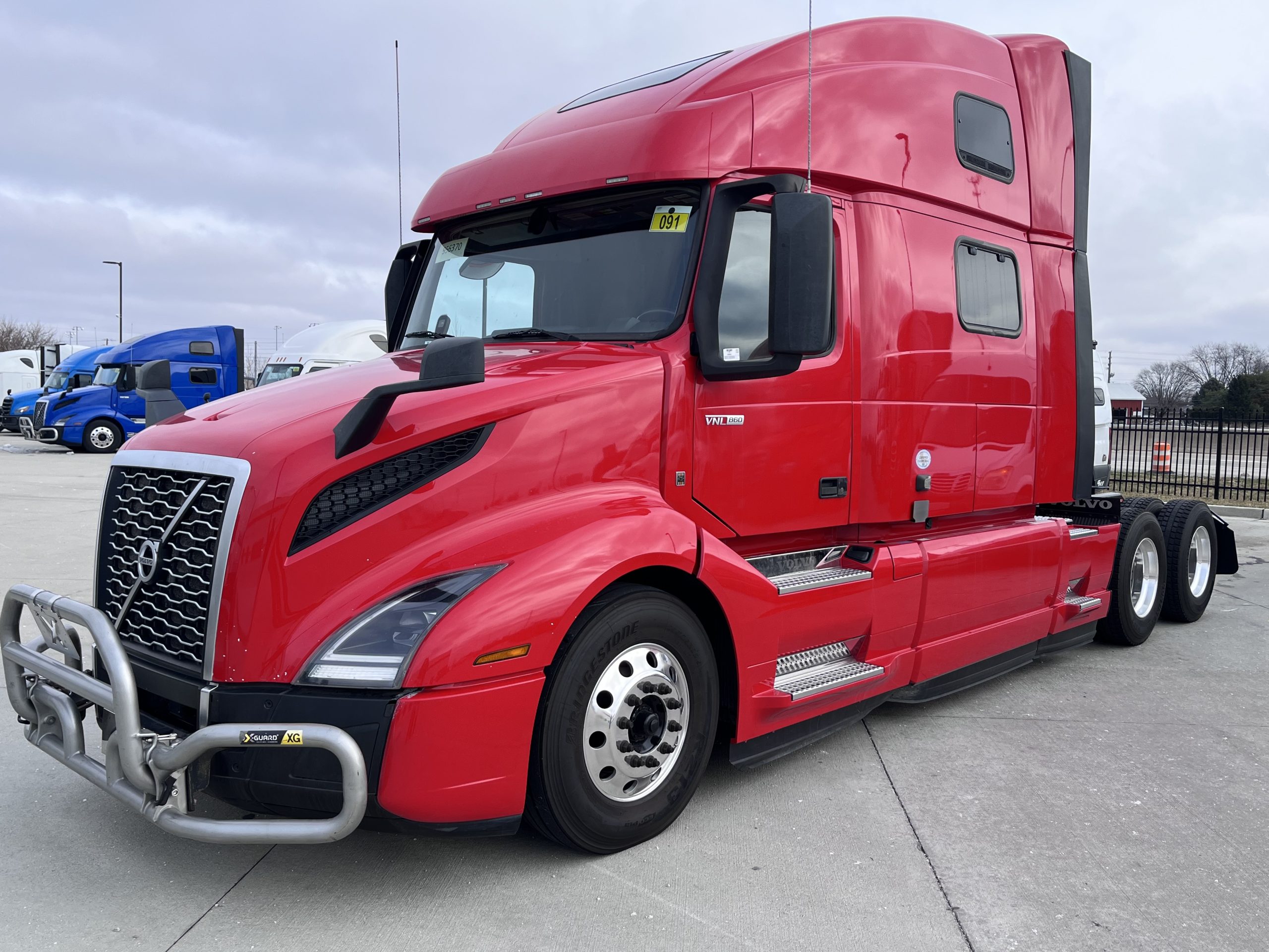 2022 Volvo VNL860 - image 1 of 6