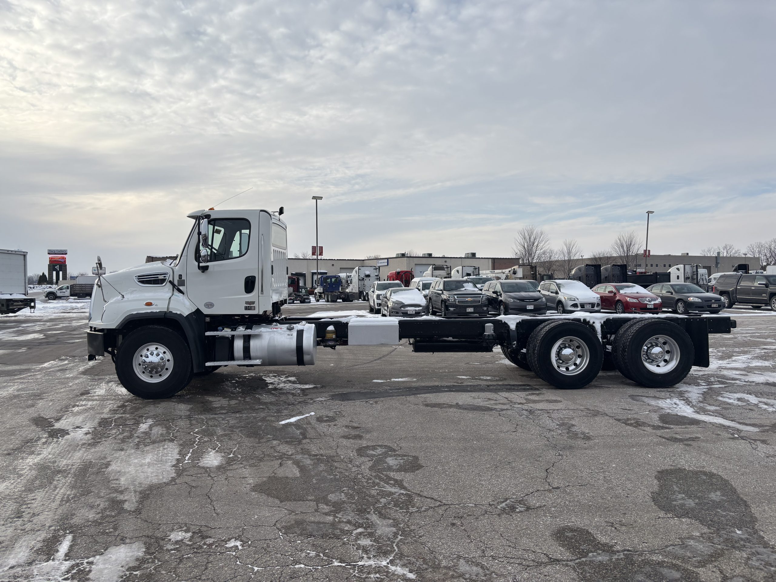 2017 Freightliner 114SD 2017 Freightliner 114SD - image 5 of 6