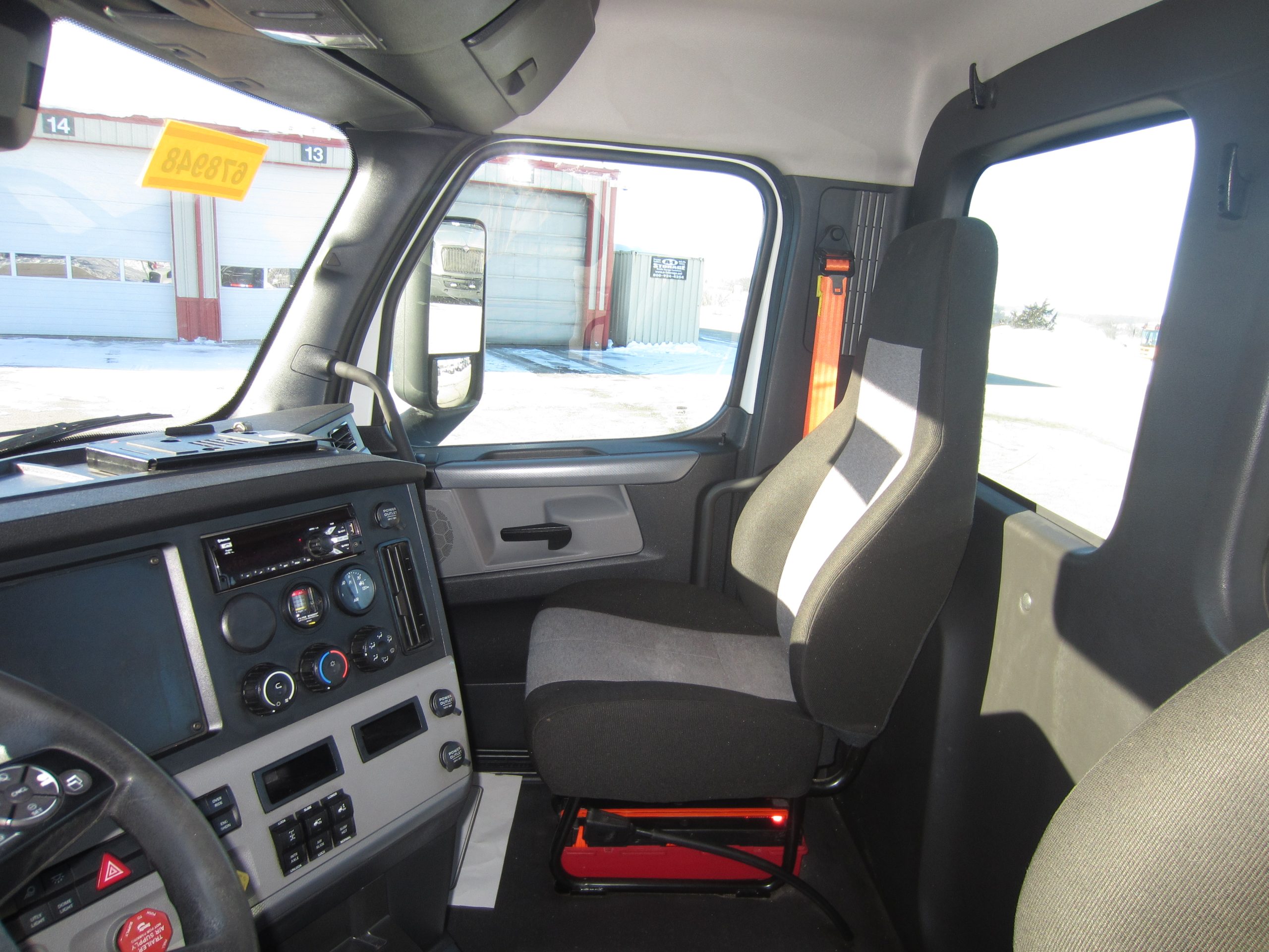 2021 Freightliner PE116 068Rf00000X2qsN 2021 Freightliner PE116 068Rf00000X2qsN