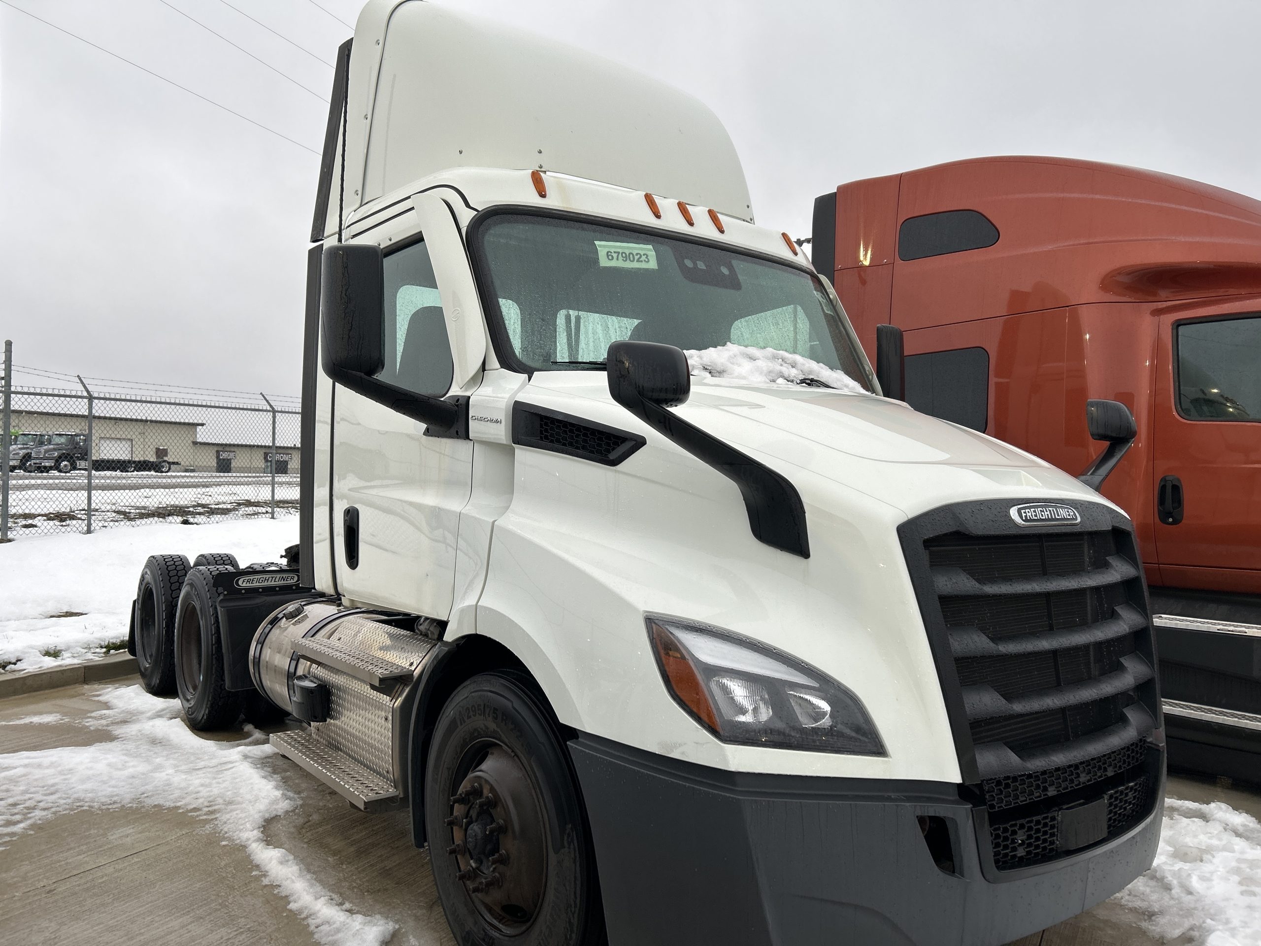 2021 Freightliner PE116 2021 Freightliner PE116 - image 2 of 3