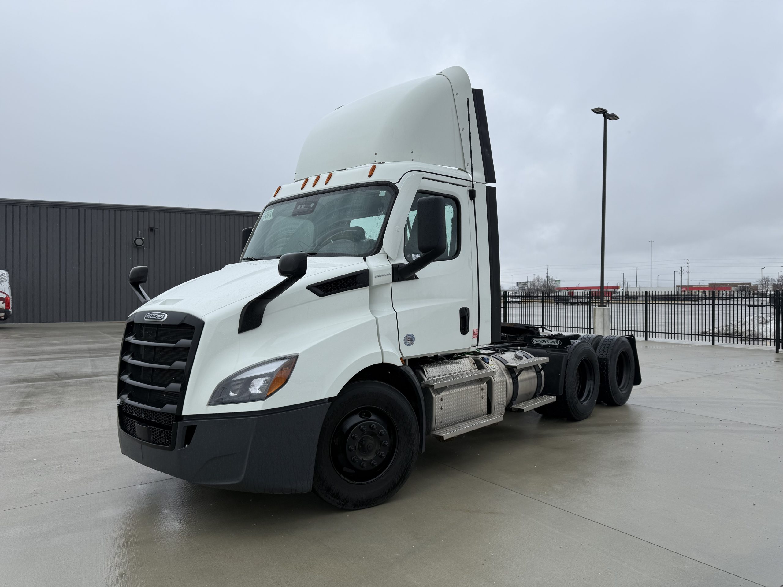 2021 Freightliner PE116 2021 Freightliner PE116 - image 4 of 6