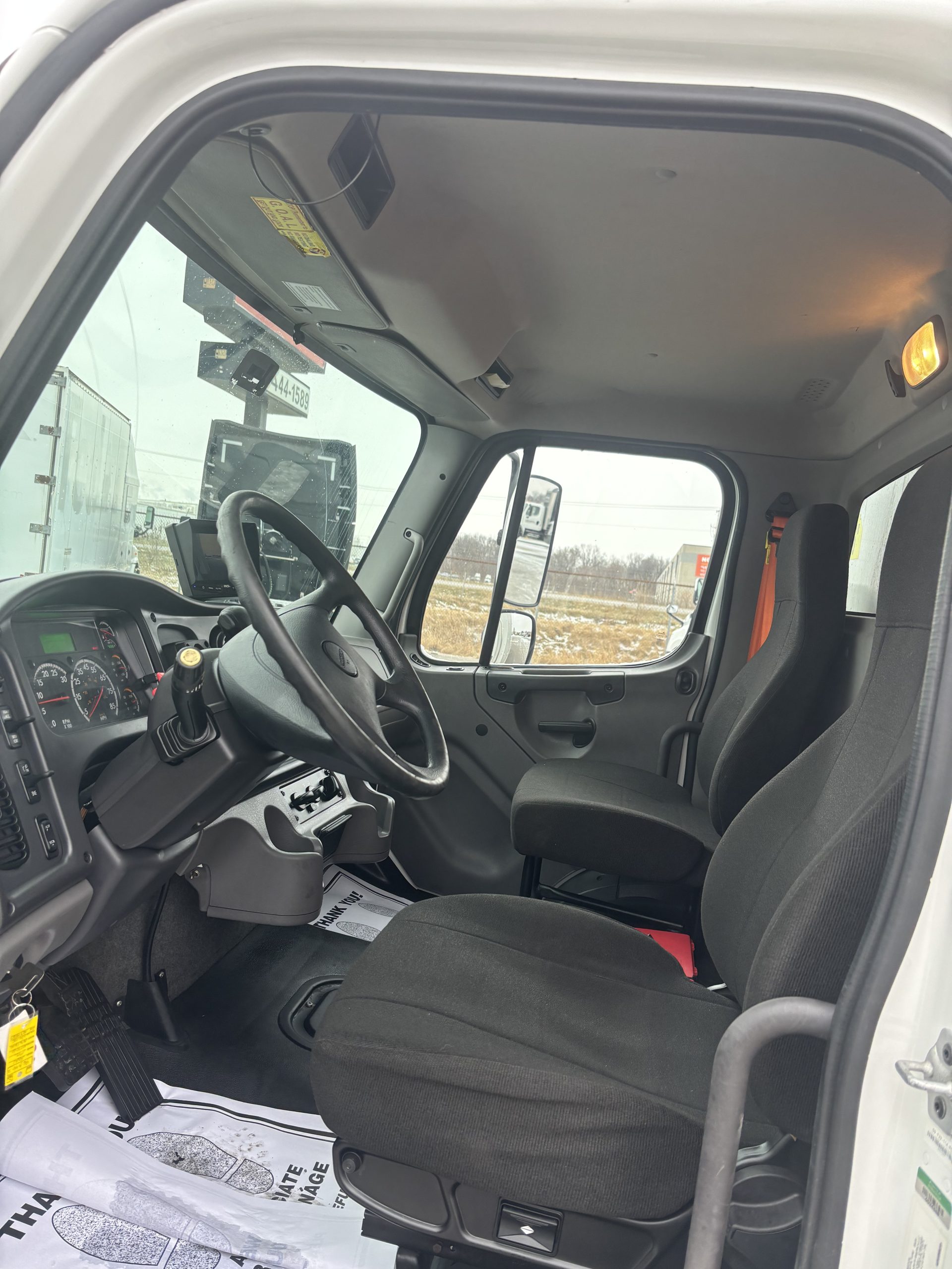 2021 Freightliner M2 106 2021 Freightliner M2 106 - image 5 of 6