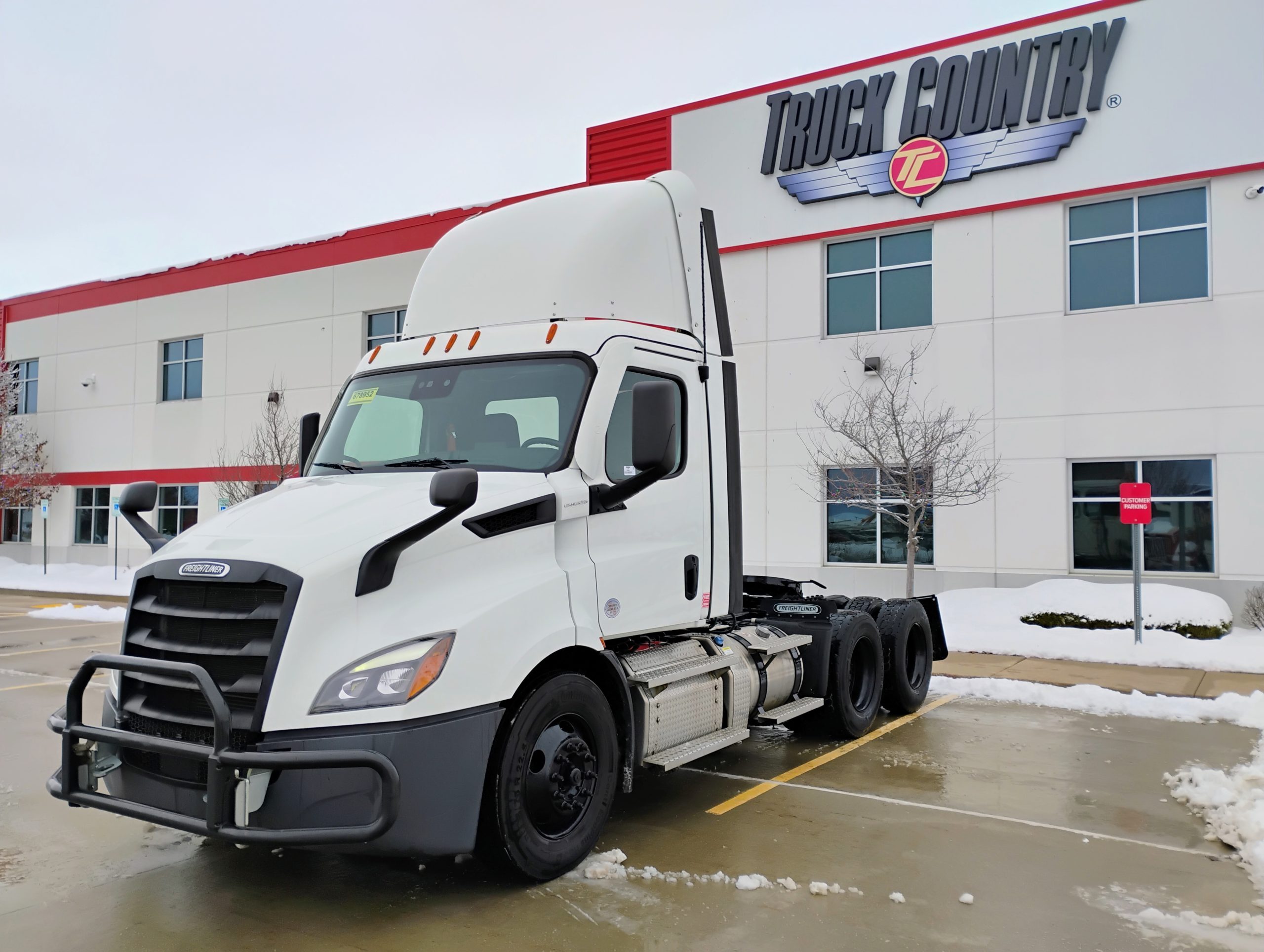 2021 Freightliner PE116 2021 Freightliner PE116 - image 1 of 6