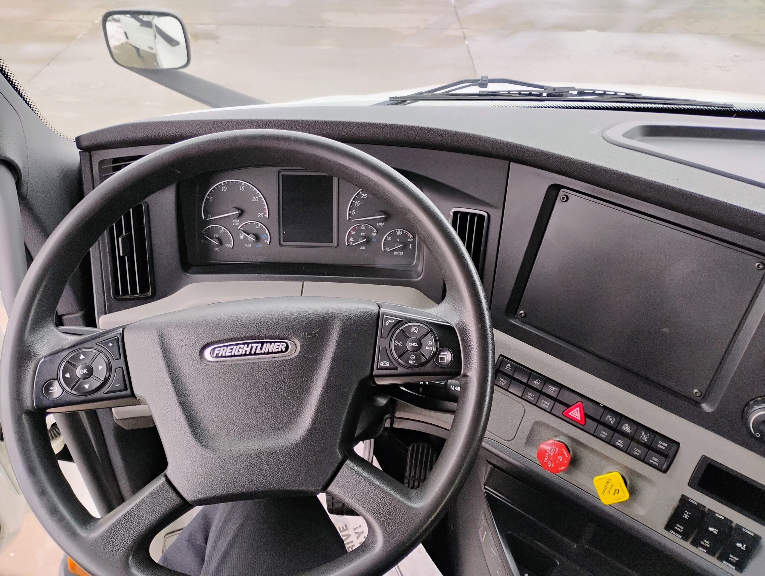 2021 Freightliner PE116 2021 Freightliner PE116 - image 4 of 6