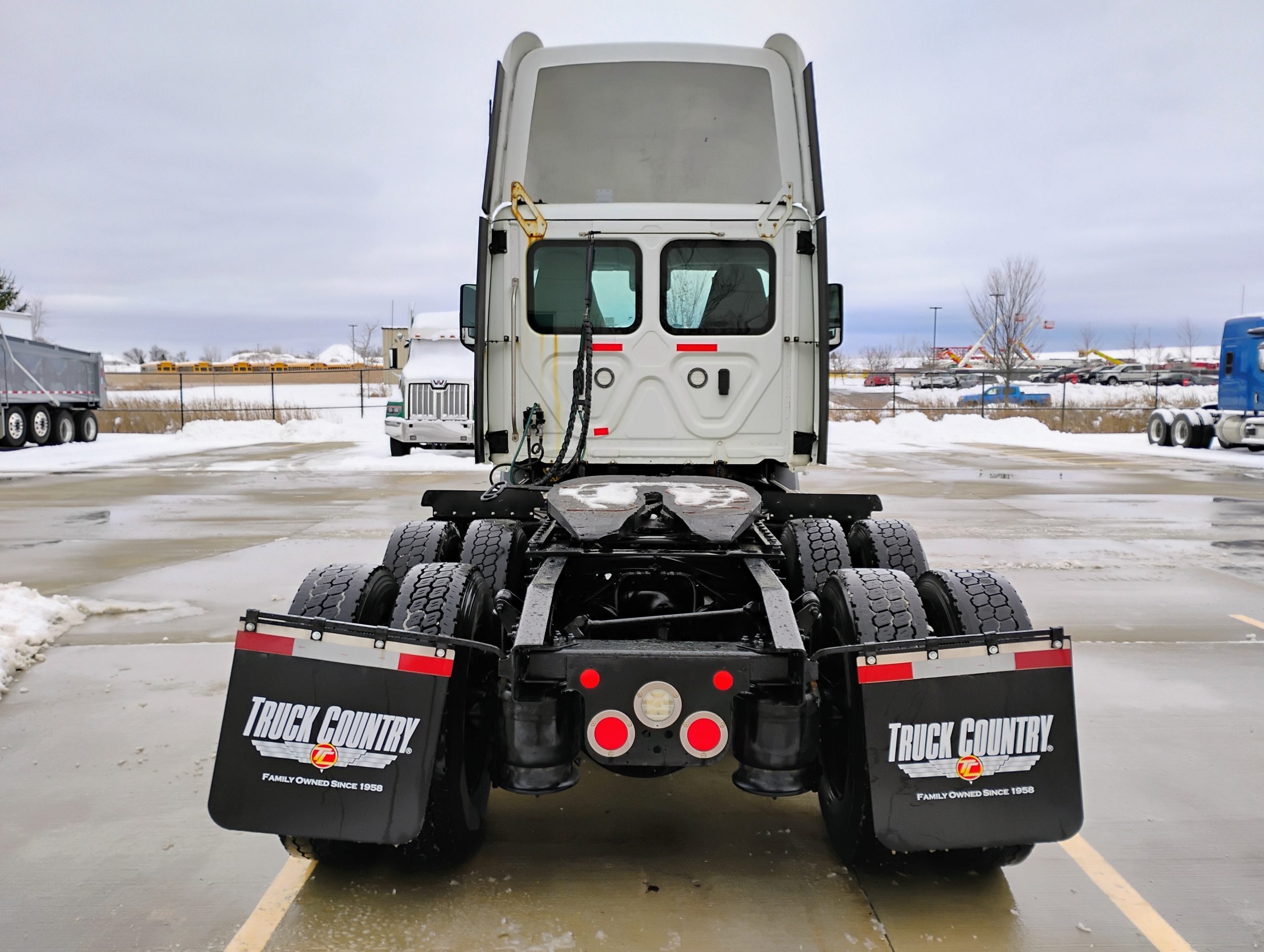 2021 Freightliner PE116 2021 Freightliner PE116 - image 3 of 6