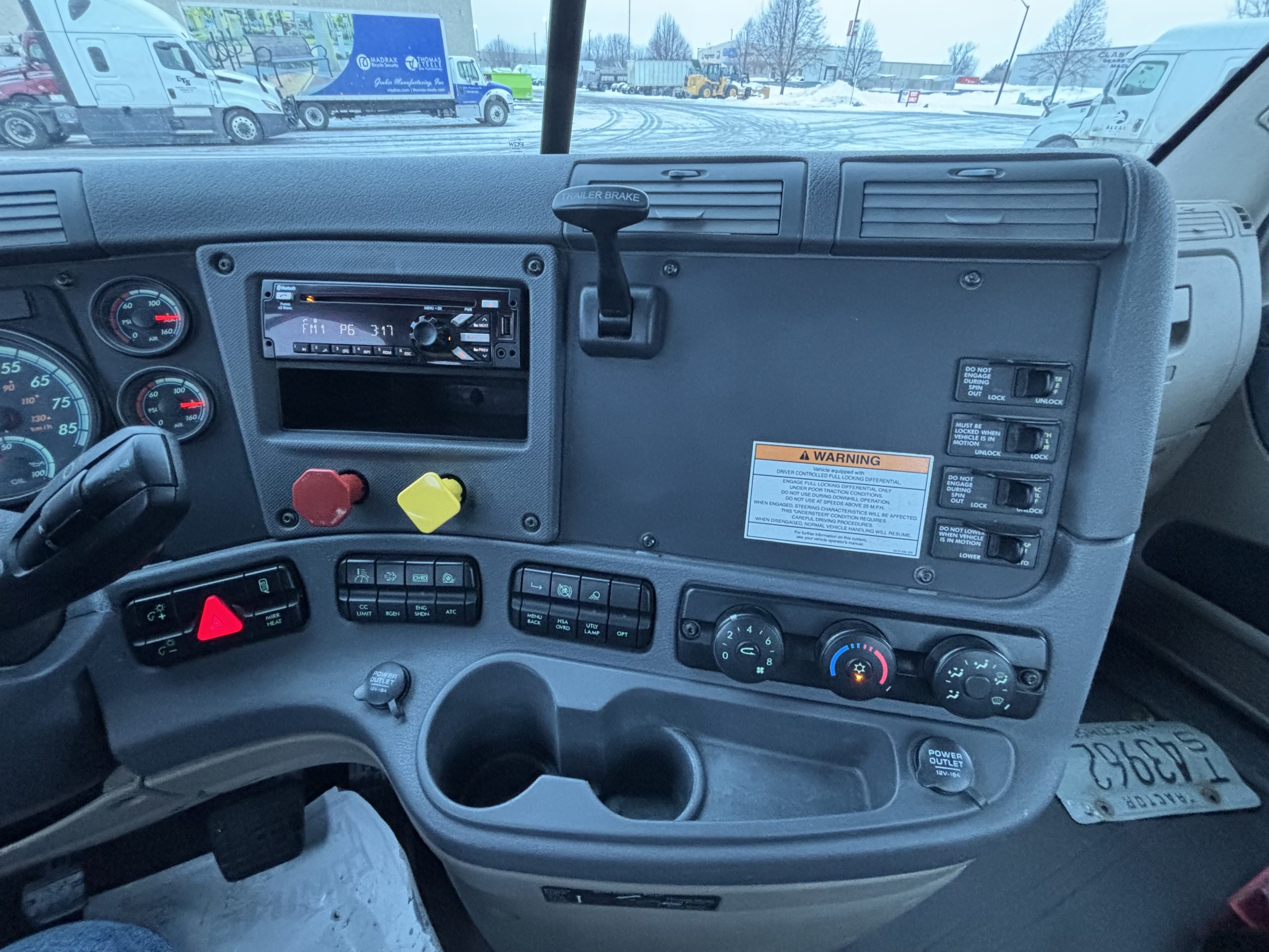 2017 Freightliner CA125 2017 Freightliner CA125 - image 6 of 6