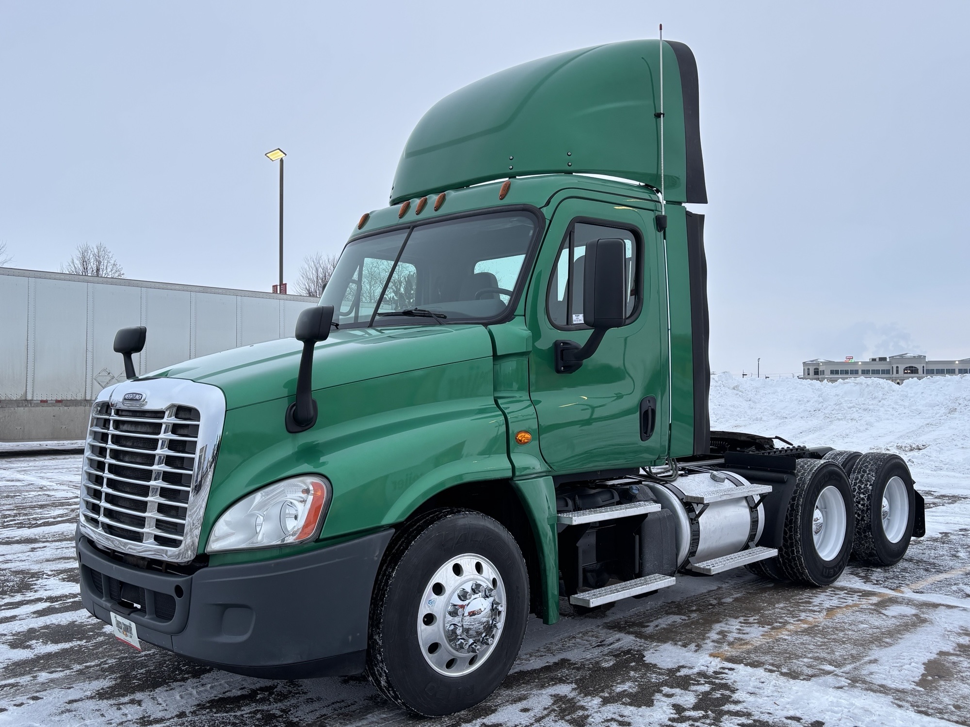 2017 Freightliner CA125 2017 Freightliner CA125 - image 1 of 6