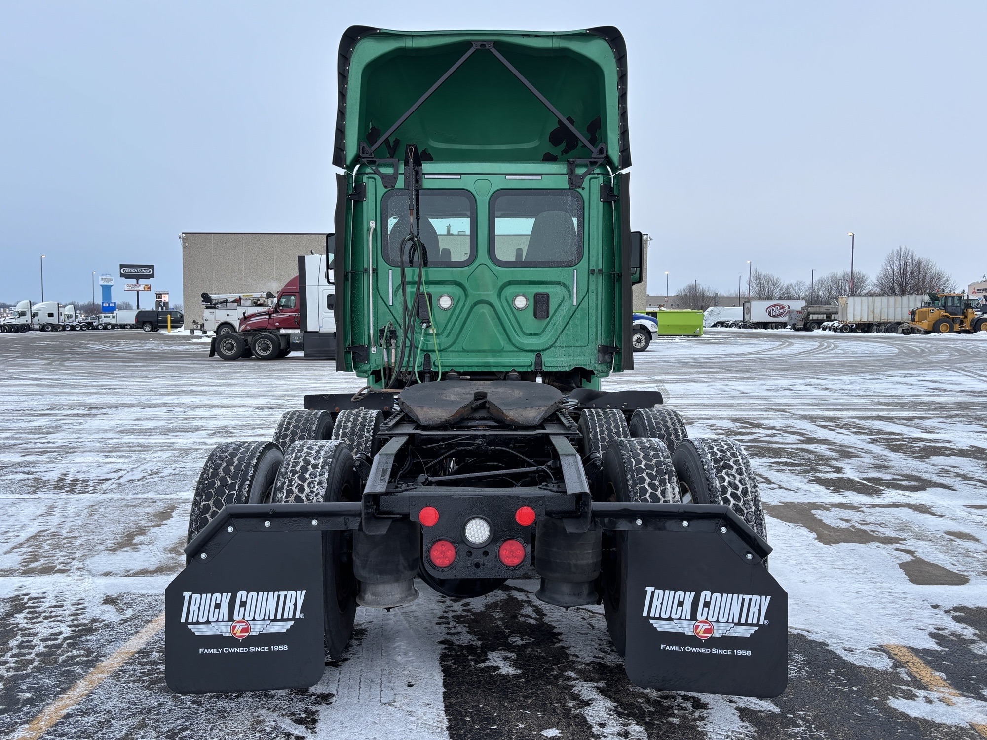 2017 Freightliner CA125 2017 Freightliner CA125 - image 4 of 6