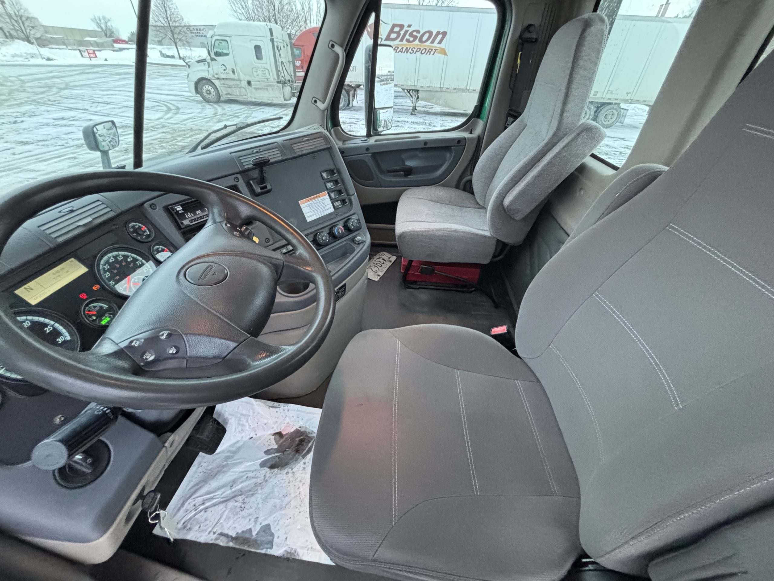 2017 Freightliner CA125 2017 Freightliner CA125 - image 5 of 6