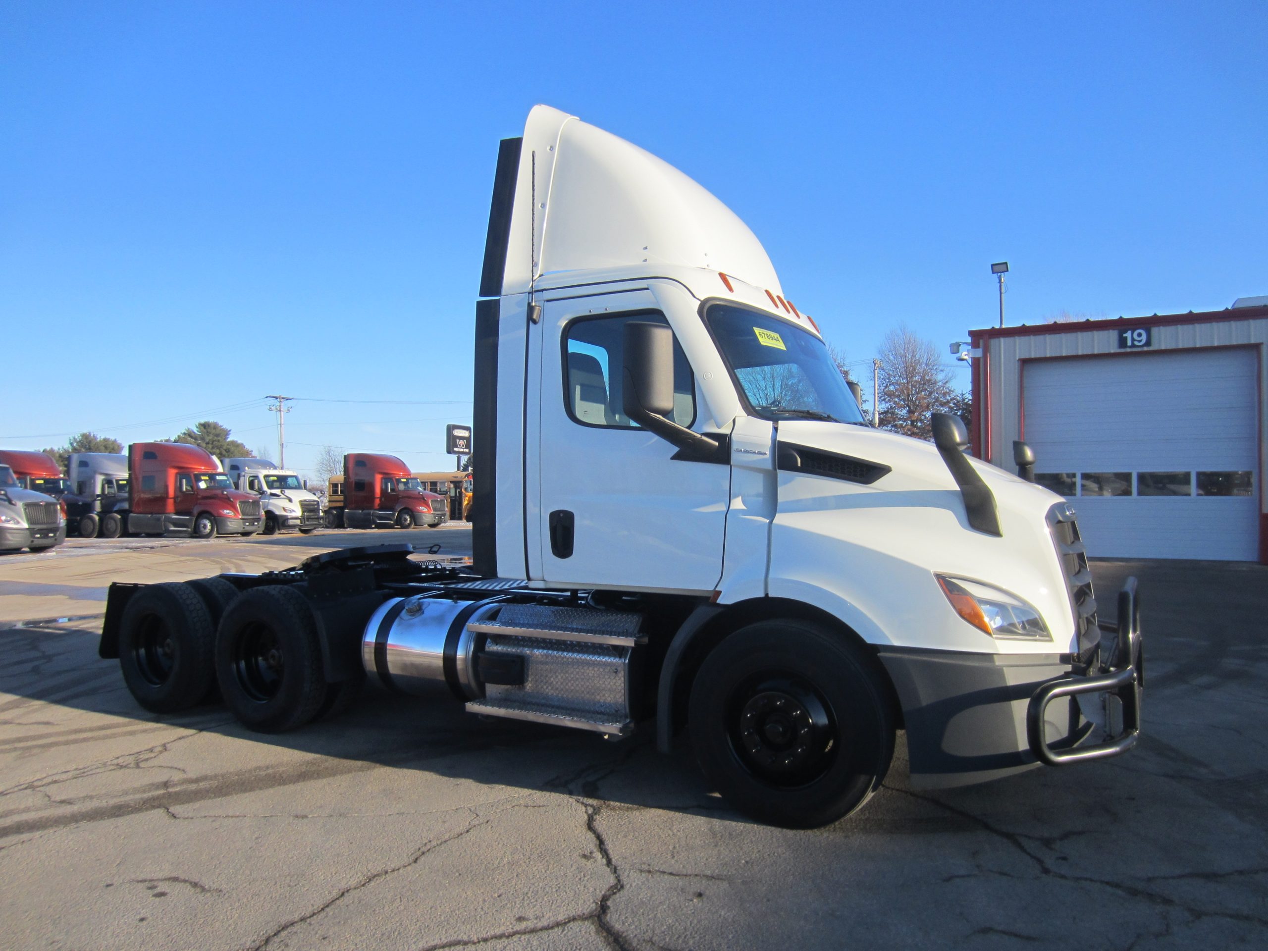 2021 Freightliner PE116DC 2021 Freightliner PE116DC - image 3 of 6