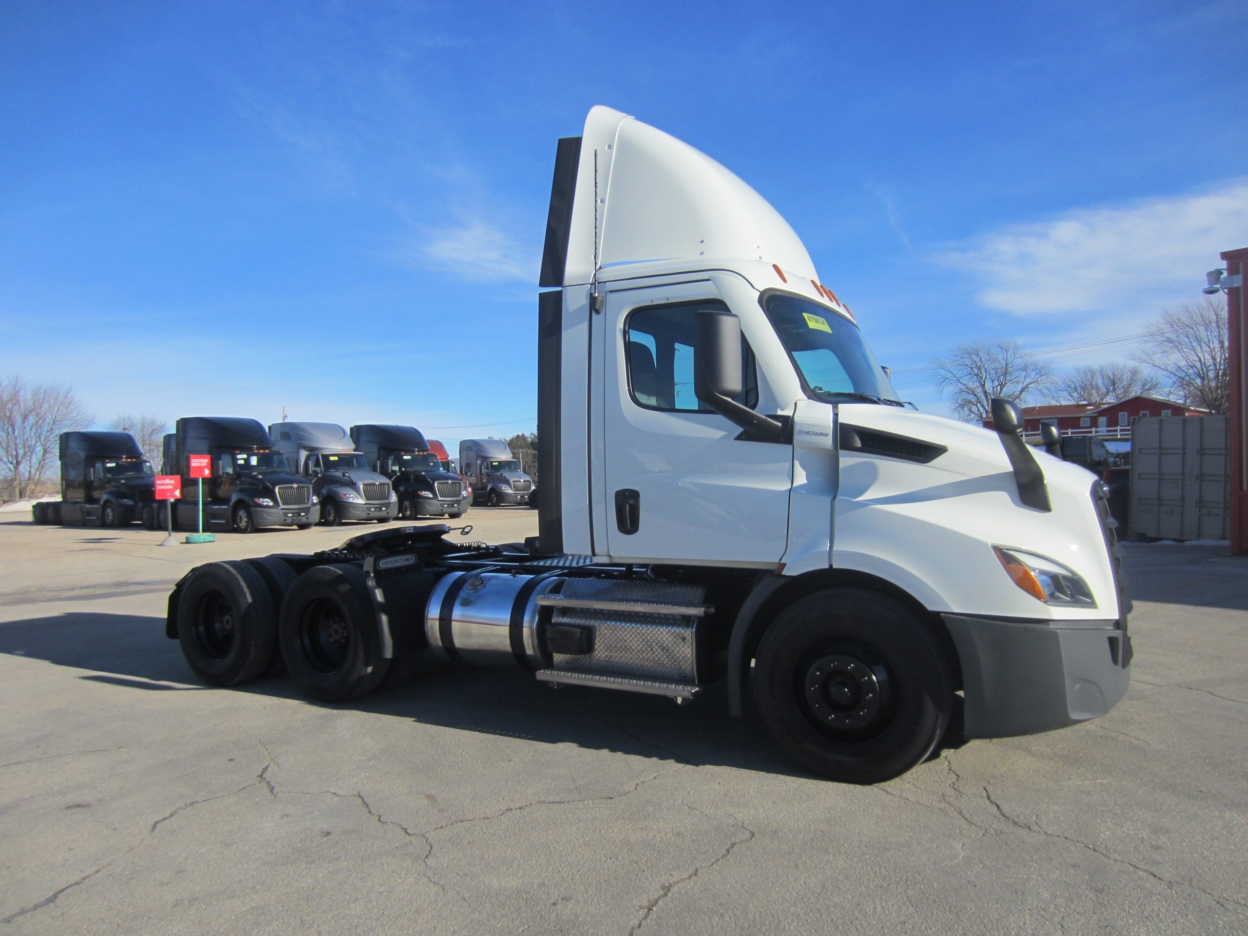 2021 Freightliner PE116DC 2021 Freightliner PE116DC - image 3 of 6