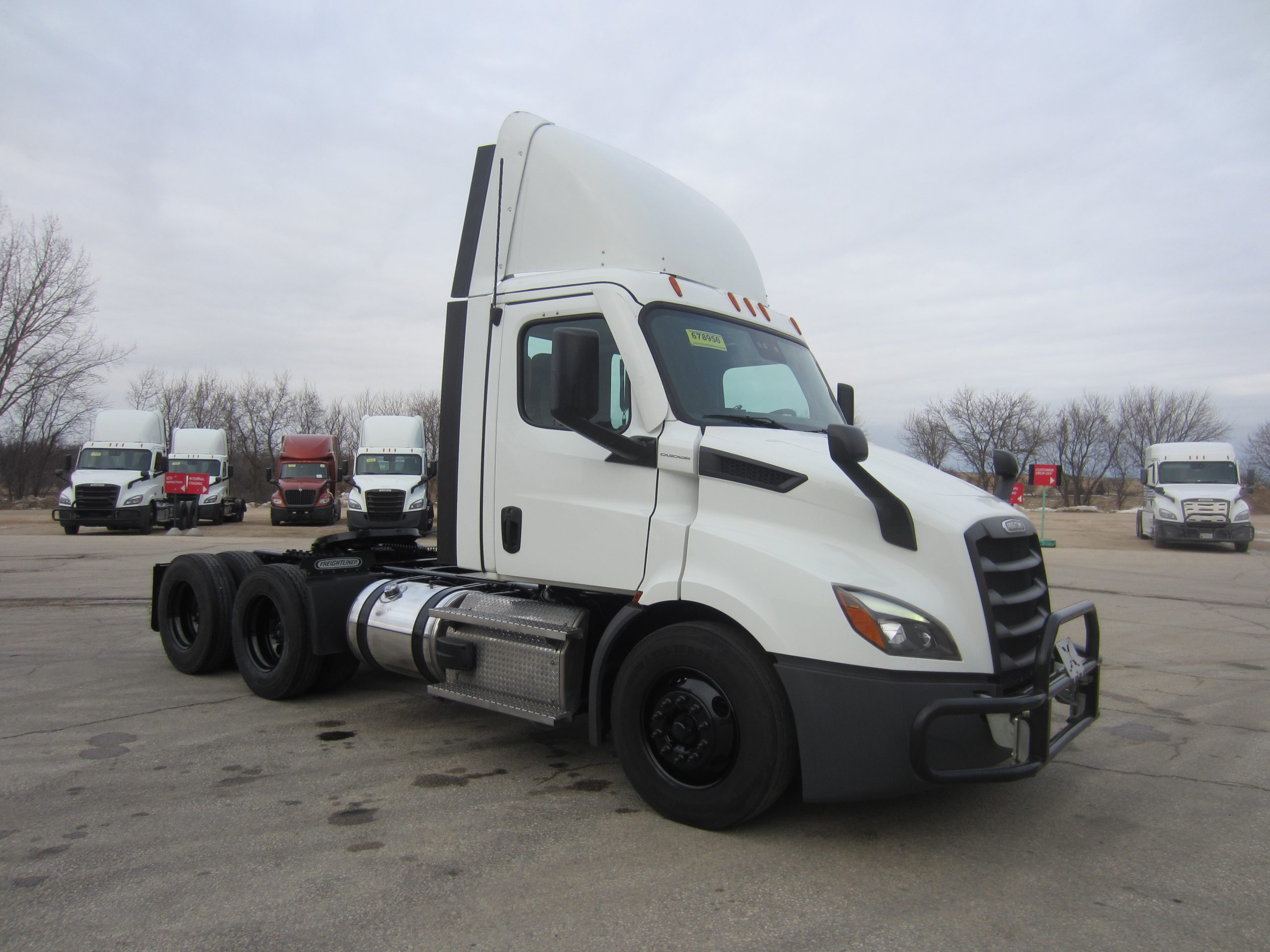 2021 Freightliner PE116DC 2021 Freightliner PE116DC - image 3 of 6