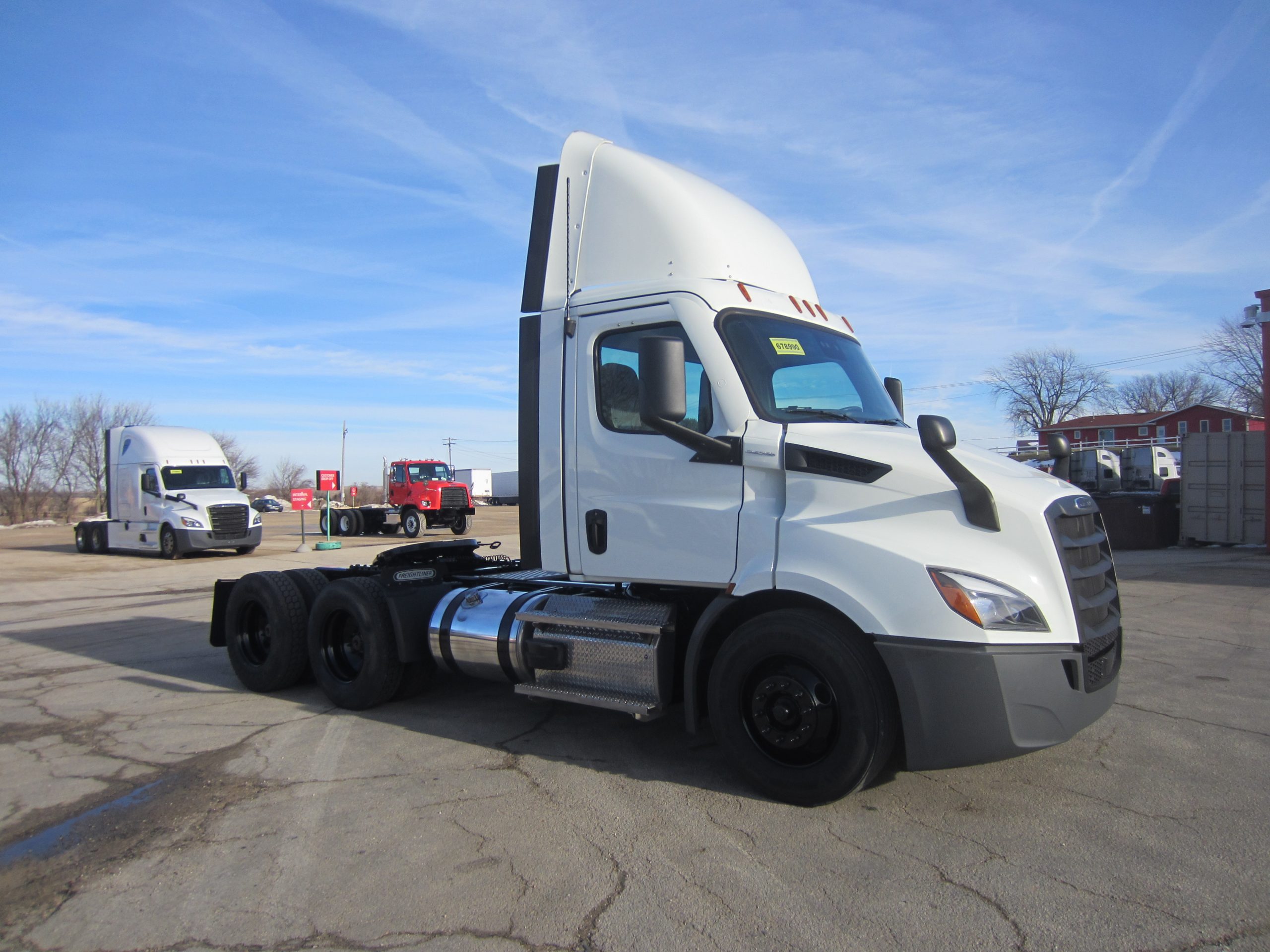 2021 Freightliner PE116DC 2021 Freightliner PE116DC - image 3 of 6