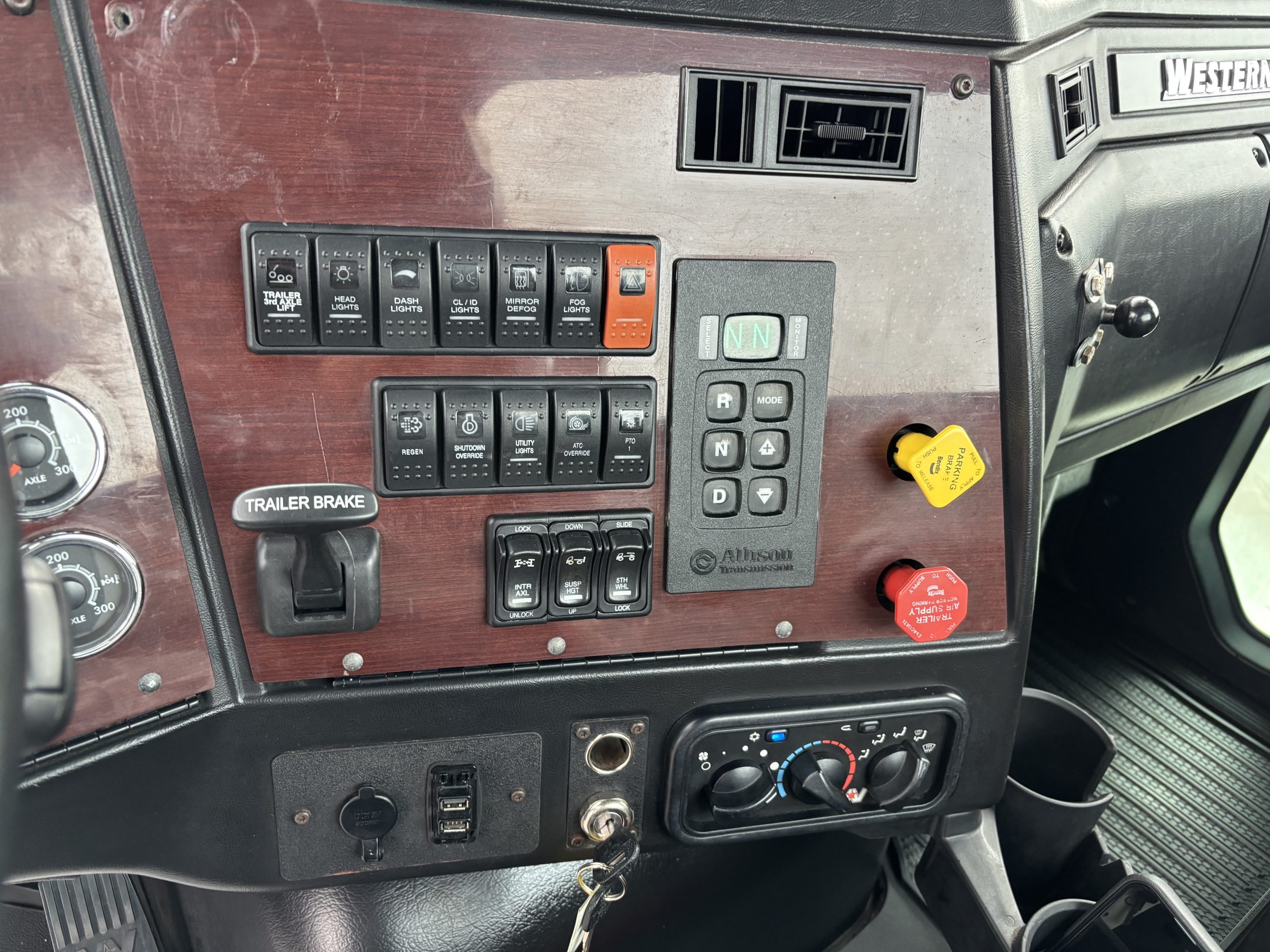 2021 Western Star 4700SB 2021 Western Star 4700SB - image 4 of 6