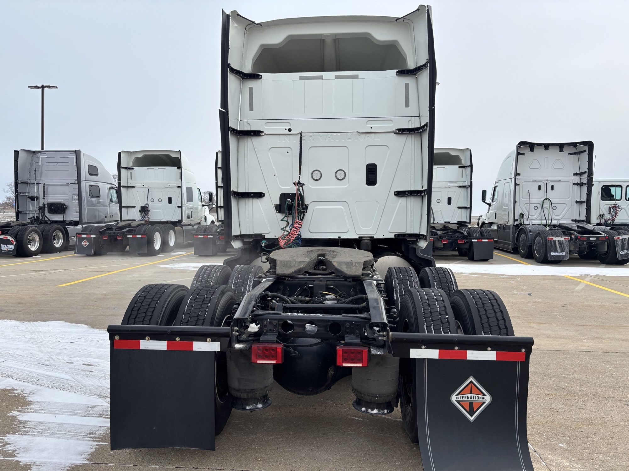 2022 International LT625 2022 International LT625 - image 4 of 6