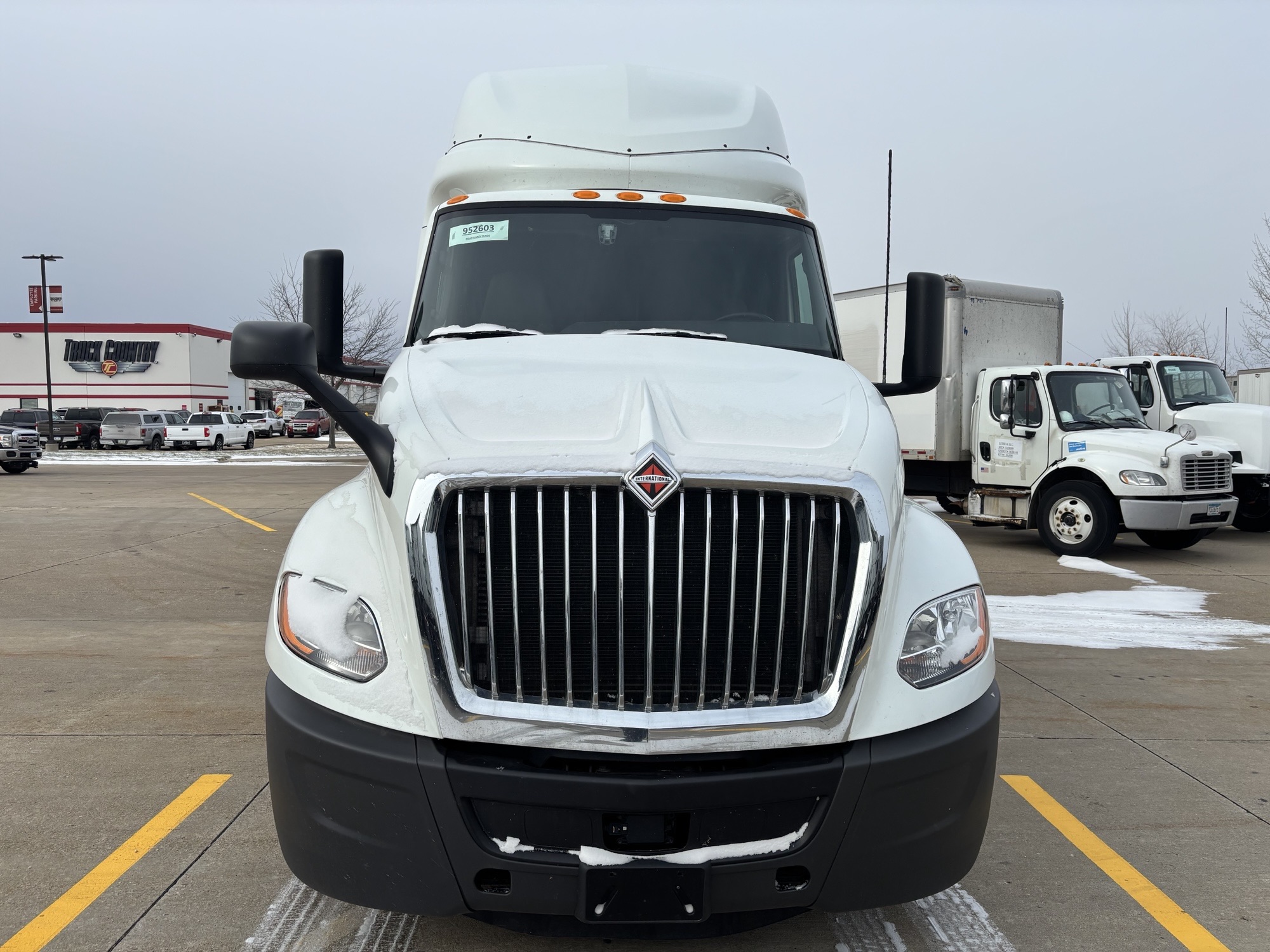 2022 International LT625 2022 International LT625 - image 2 of 6