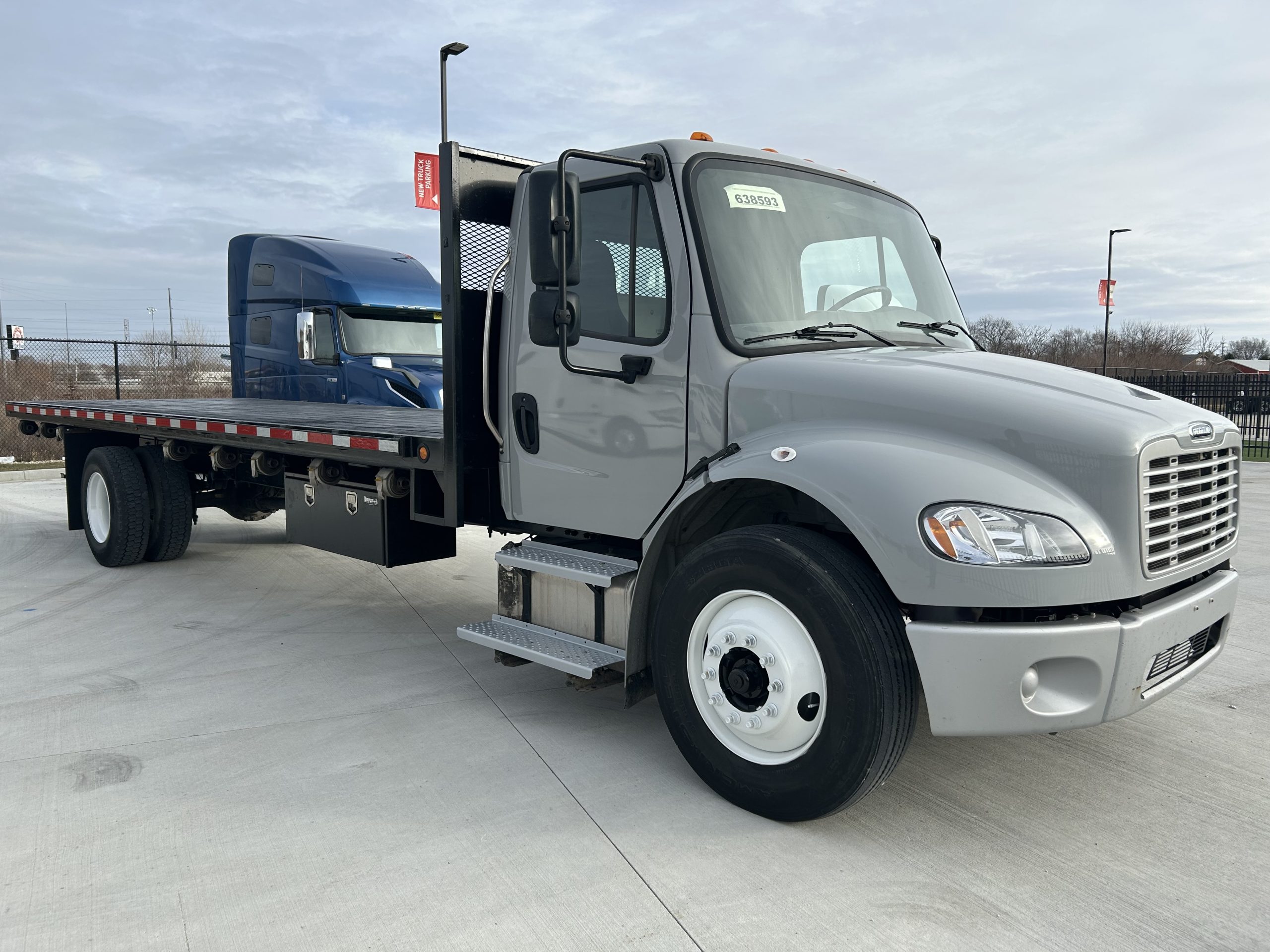 2020 Freightliner M2 106 2020 Freightliner M2 106 - image 3 of 5