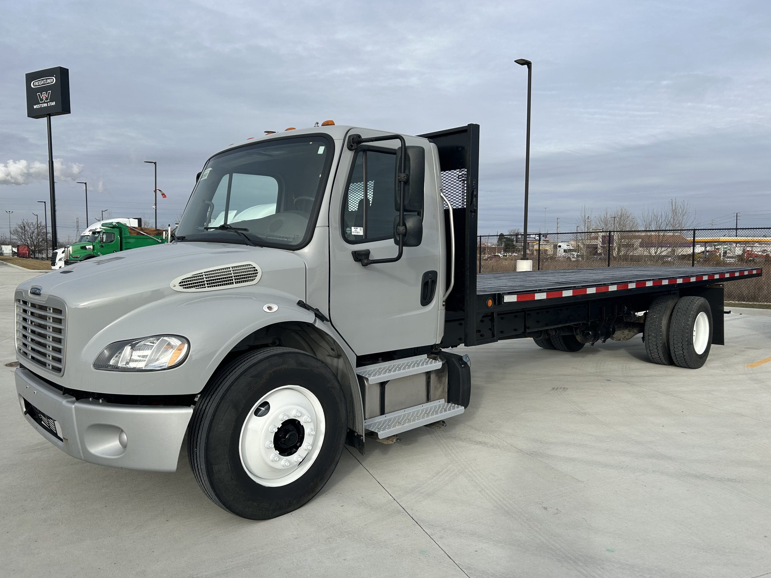 2020 Freightliner M2 106 2020 Freightliner M2 106 - image 1 of 5