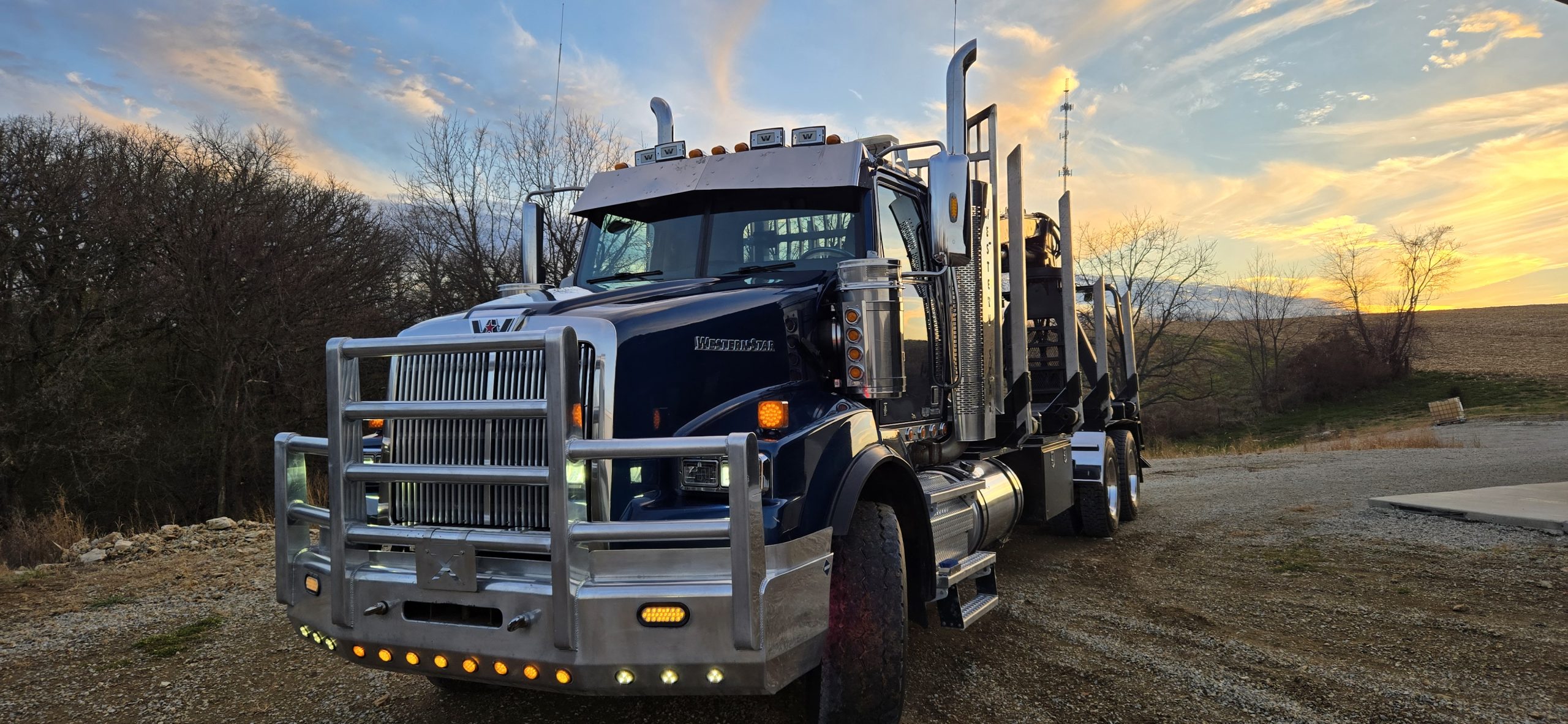 2018 Western Star 4900SA 2018 Western Star 4900SA - image 3 of 6