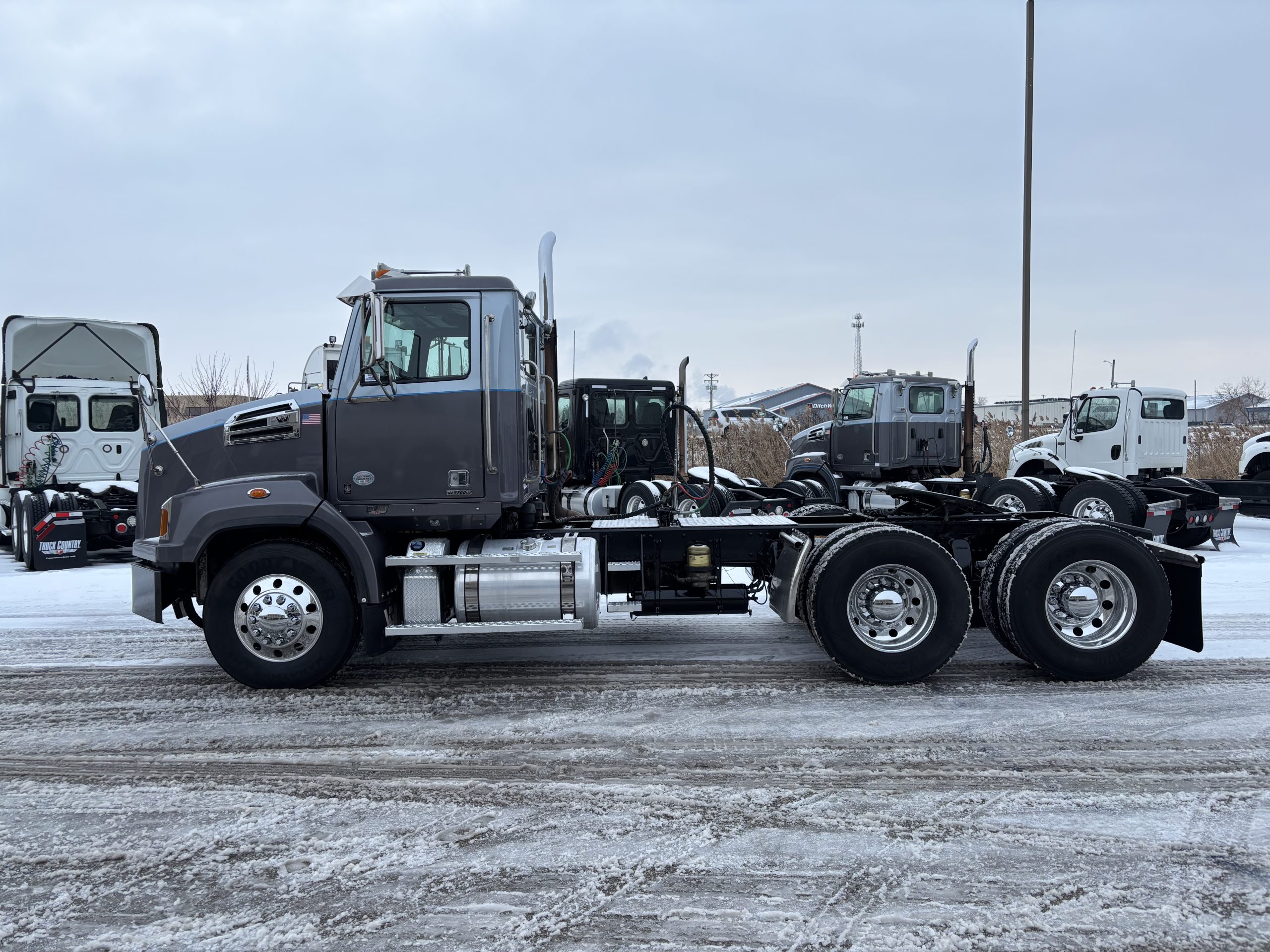 2021 Western Star 4700SB 2021 Western Star 4700SB - image 5 of 6