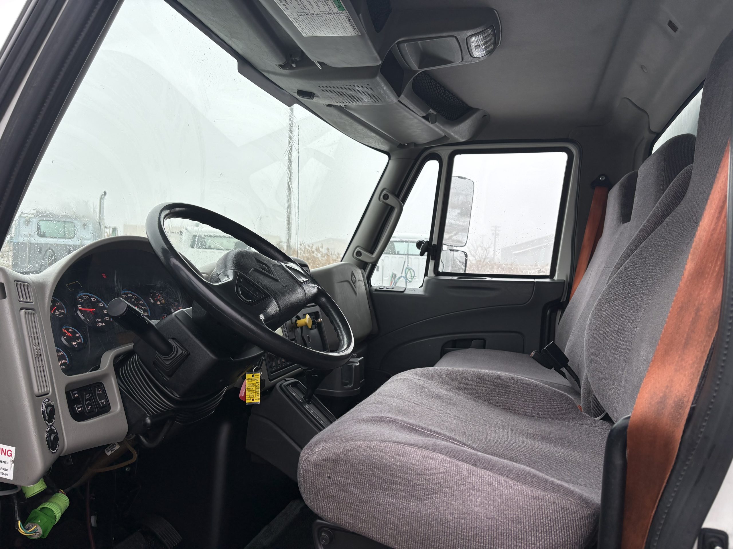 2018 International 4300 - image 5 of 5