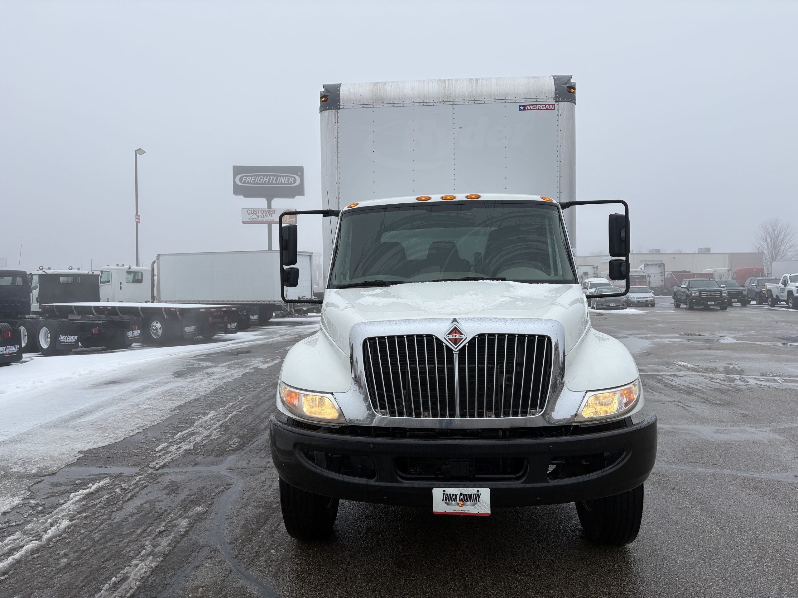 2018 International 4300 - image 2 of 5